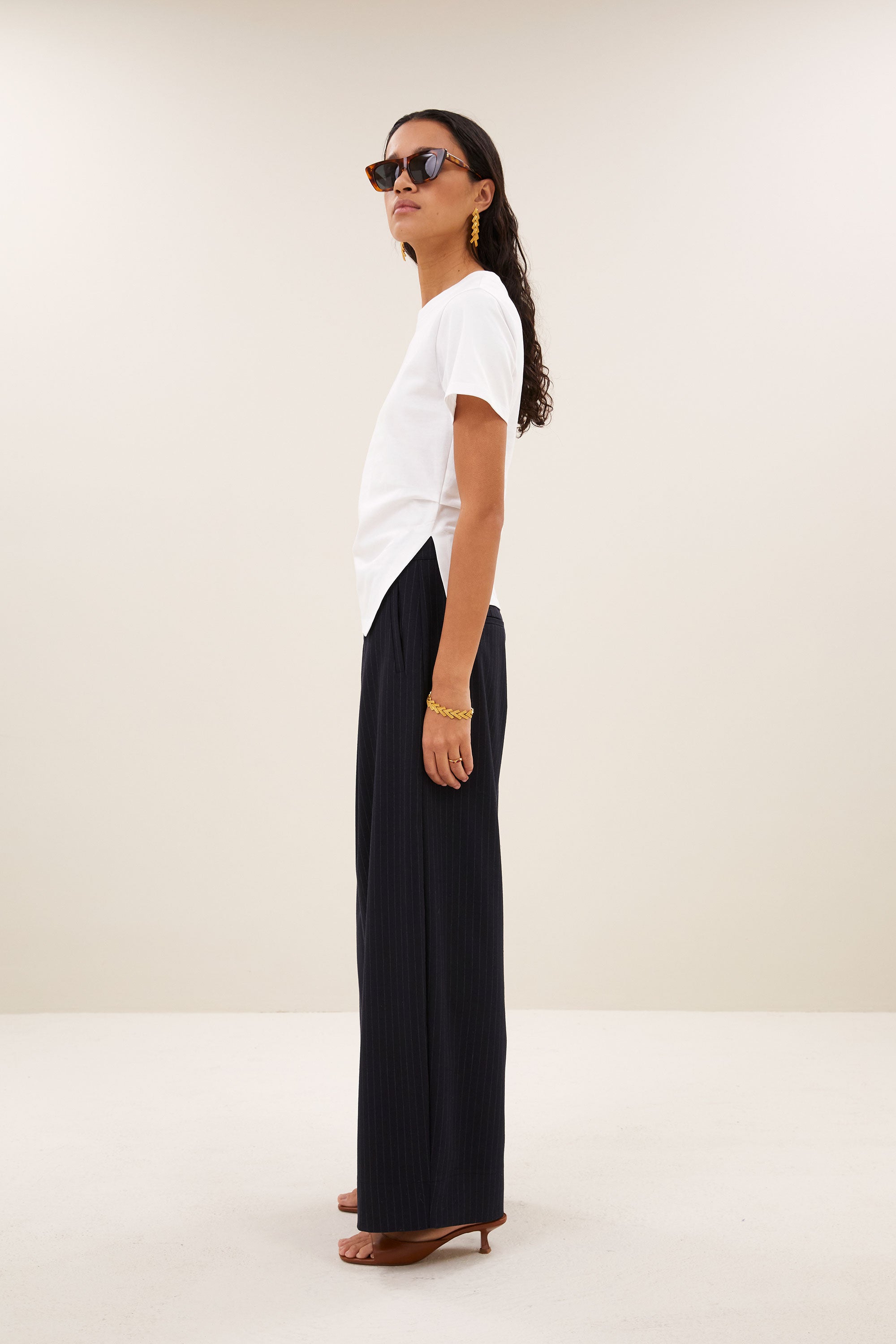freja-shirt-white-all-time classic-aansluitende fit-biologisch katoen-by-bar-zijaanzicht
