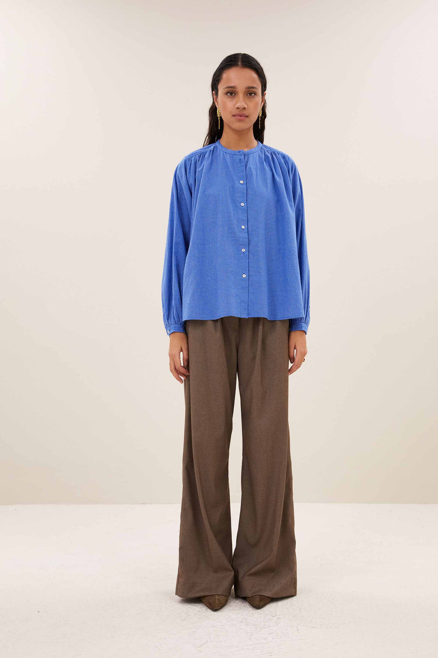 nyka-blue-check-blouse-little-blue-check-all-time classic-knoopsluiting-biologisch katoen-by-bar-vooraanzicht