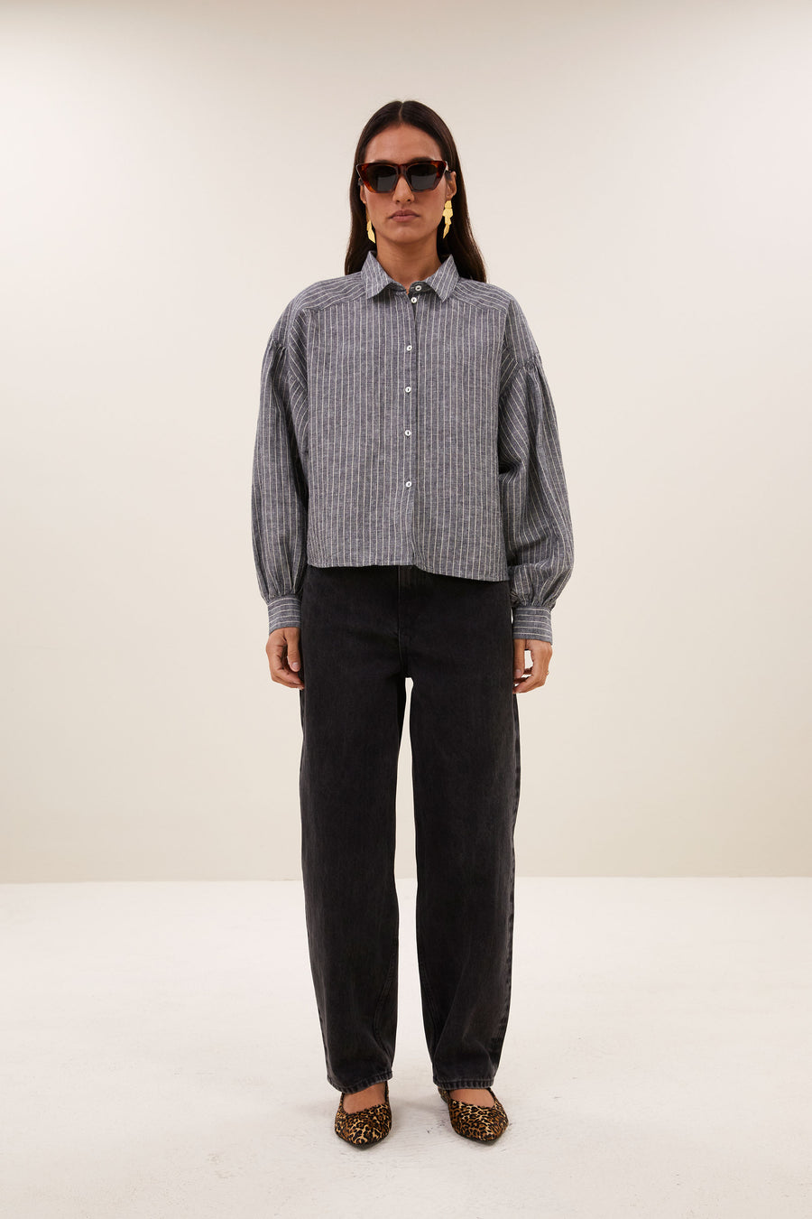 sarah short thin stripe blouse | ash grey stripe