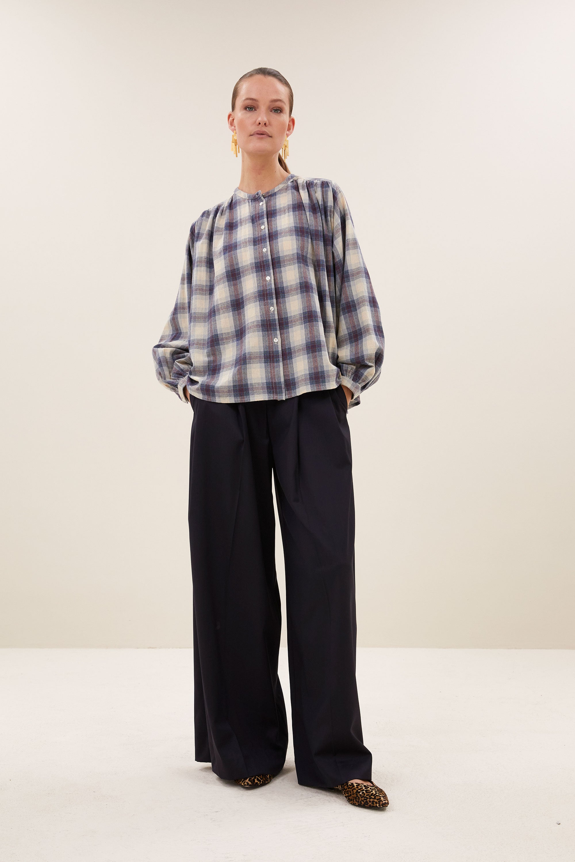 nyka-tokyo-check-blouse-tokyo-check-all-time classic-biologisch katoen-statement print-by-bar-vooraanzicht