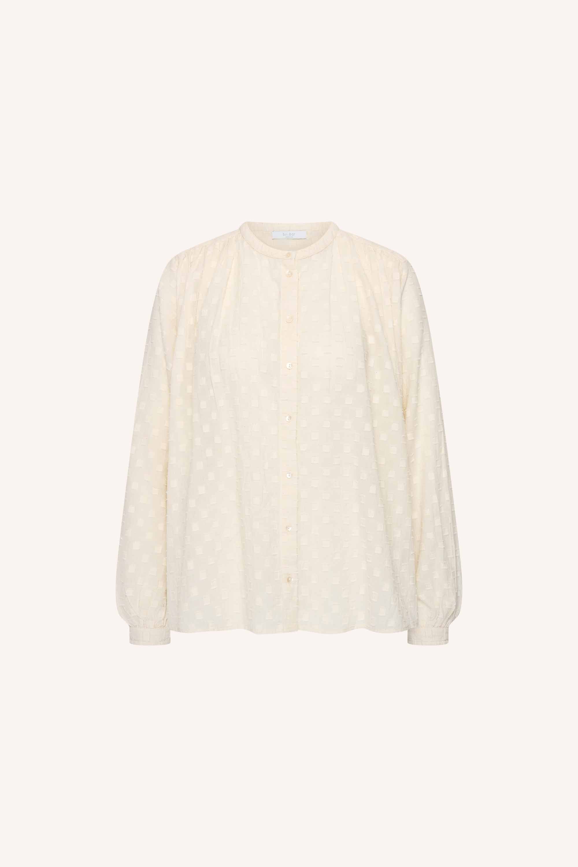 nyka-weave-blouse-off-white-weave-knoopsluiting-biologisch katoen-ronde halslijn-by-bar-productfoto