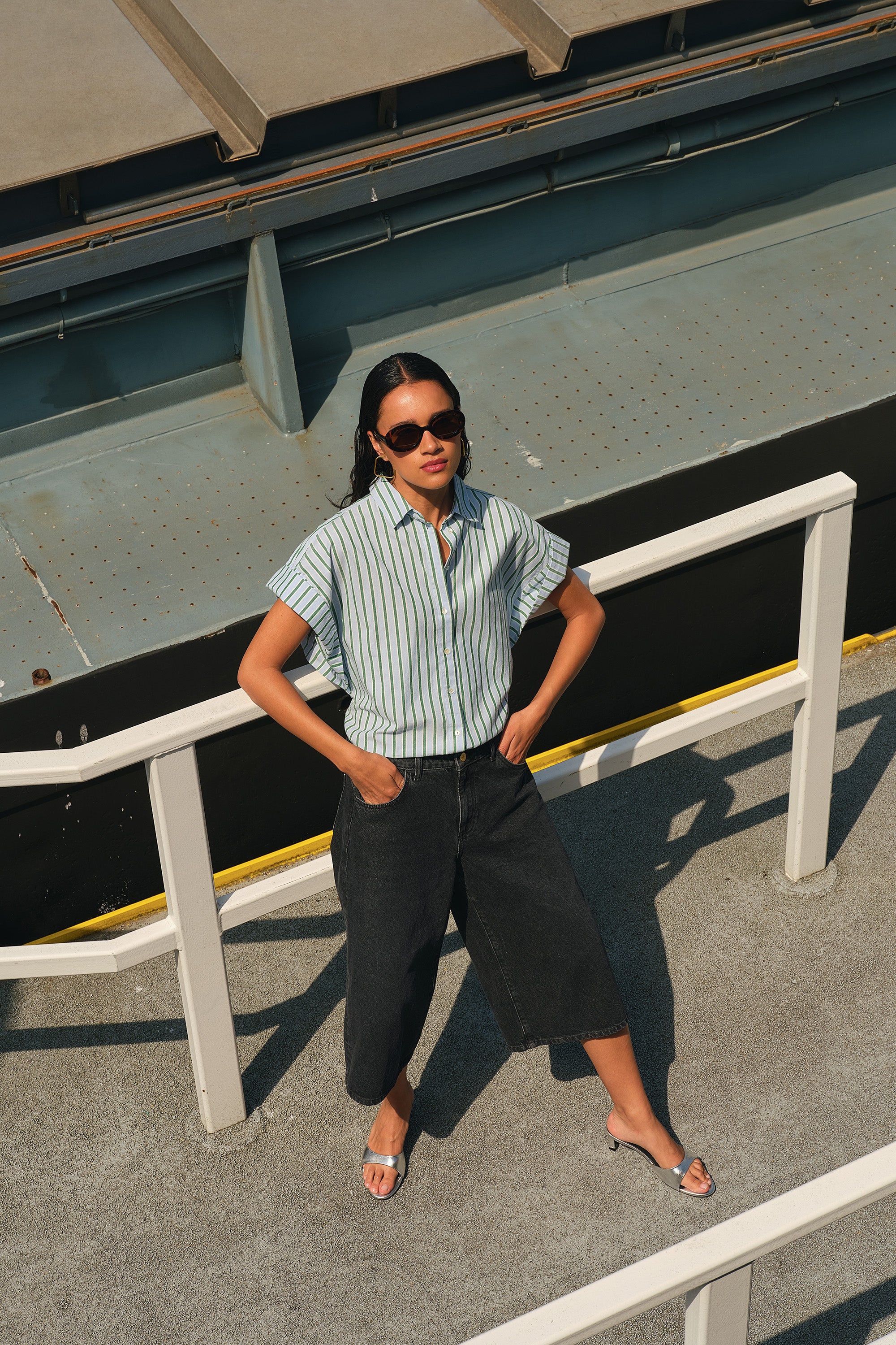 pixie-sea-blouse-green-sea-stripe-all-time classic-knoopsluiting-kleine kapmouw-by-bar-sfeerbeeld