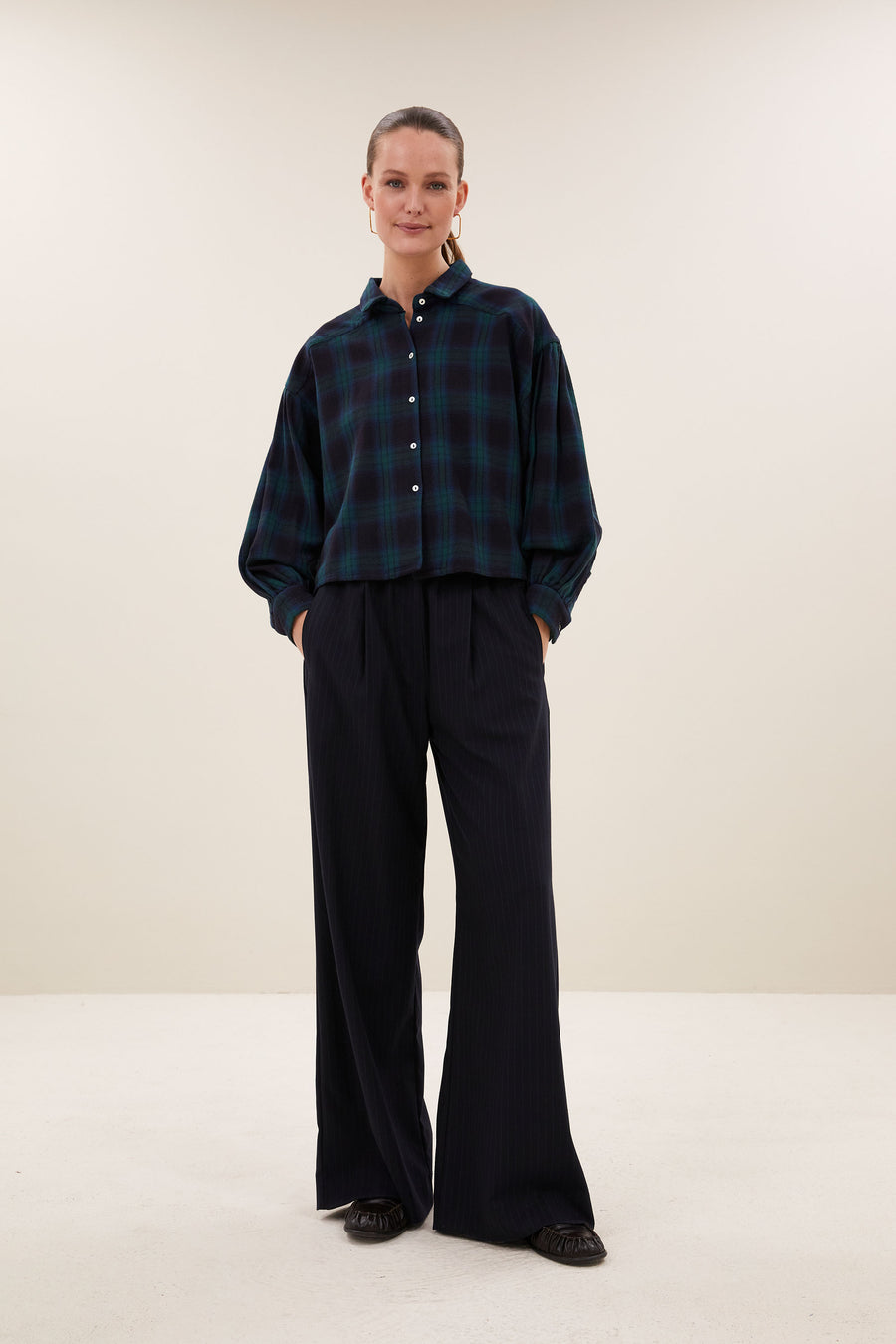 sarah-short-green-check-blouse-green-tartan-check-korte fit-knoopsluiting-biologisch katoen-by-bar-vooraanzicht