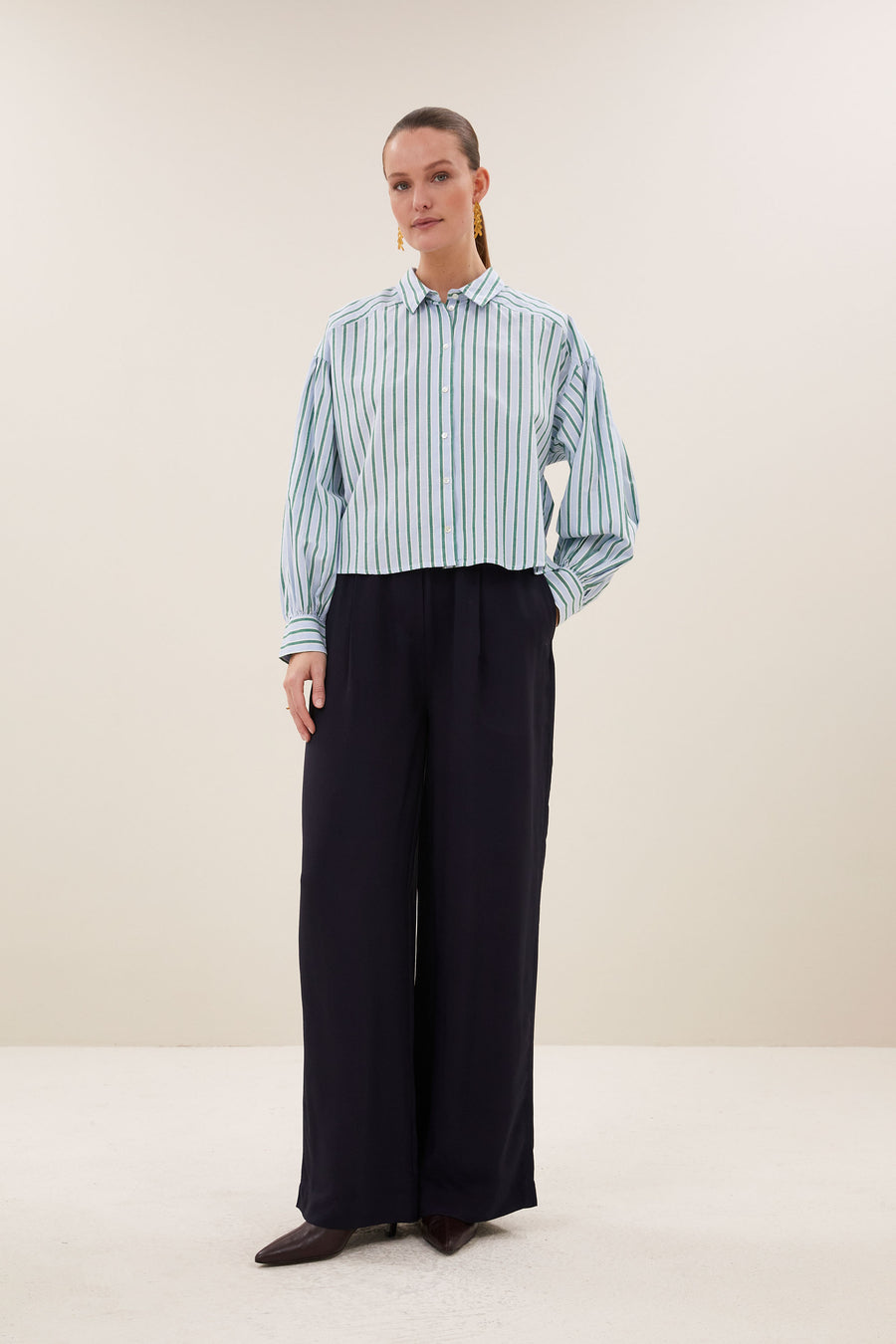 sarah-short-sea-blouse-green-sea-stripe-korte fit-all-time classic-knoopsluiting-by-bar-vooraanzicht