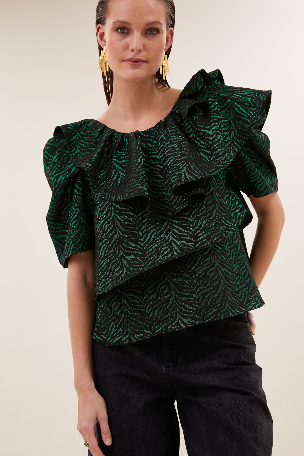 liz-zebra-blouse-green-zebra-normale pasvorm-ronde halslijn-ruches-by-bar-detail