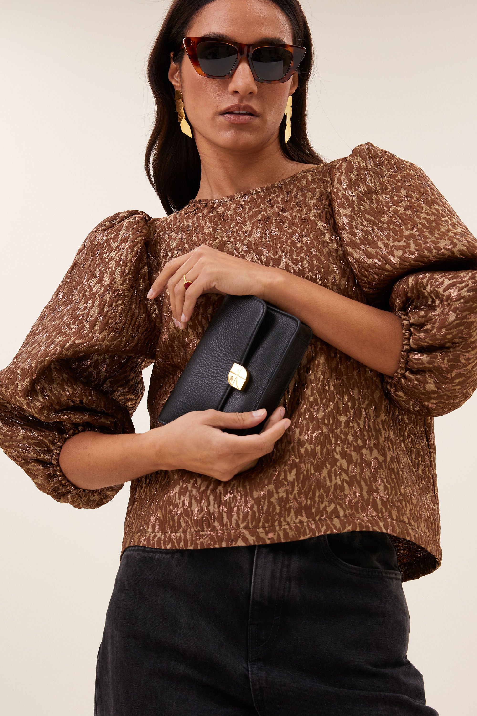 jet-sparkle-cheetah-blouse-copper-cheetah-pofmouwen-ronde halslijn-statement print-by-bar-detail
