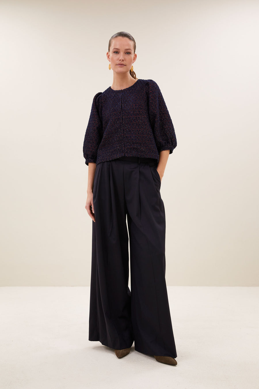 mauri-sparkle-blouse-diamond-check-verborgen haak-en-oogsluiting-pofmouwen-ronde halslijn-by-bar-vooraanzicht