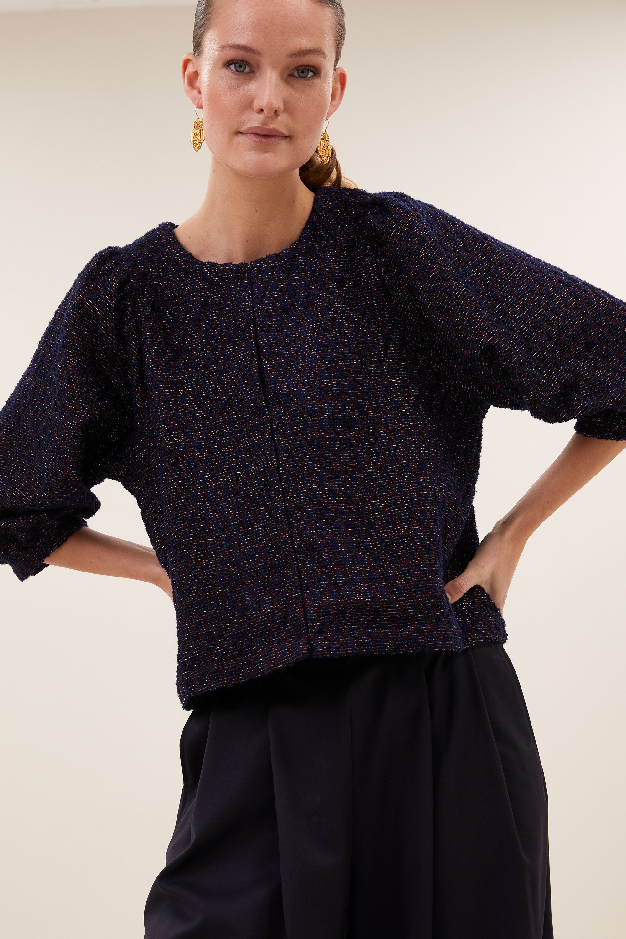 mauri-sparkle-blouse-diamond-check-verborgen haak-en-oogsluiting-pofmouwen-ronde halslijn-by-bar-detail