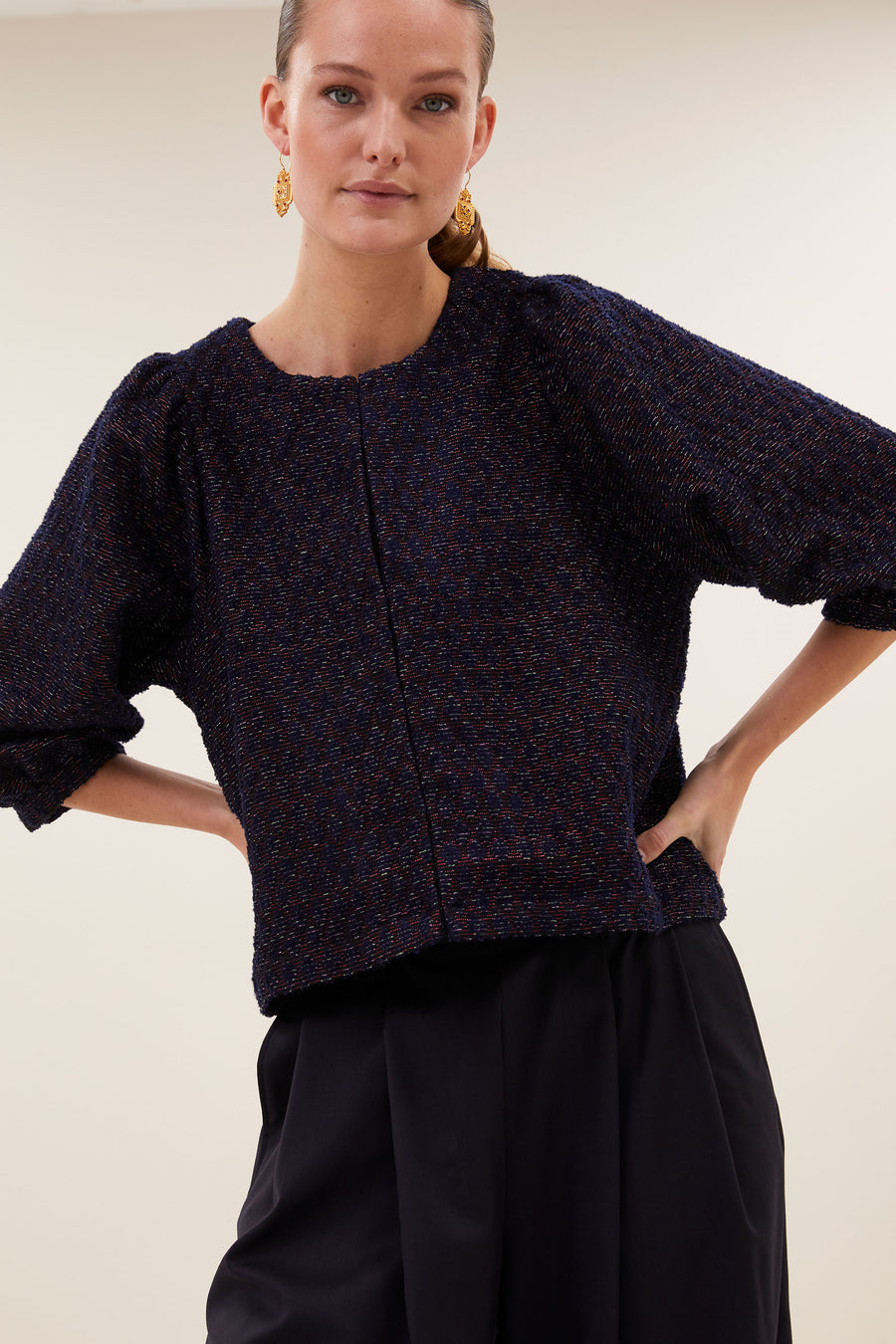 mauri-sparkle-blouse-diamond-check-verborgen haak-en-oogsluiting-pofmouwen-ronde halslijn-by-bar-detail