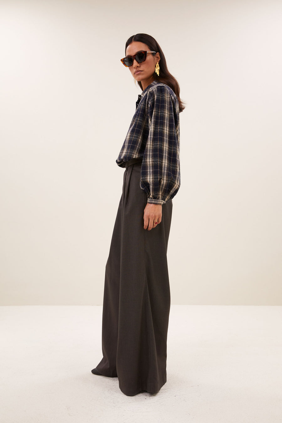 jagger-check-blouse-jagger-check-knoopsluiting-katoen kwaliteit-ronde halslijn-by-bar-zijaanzicht