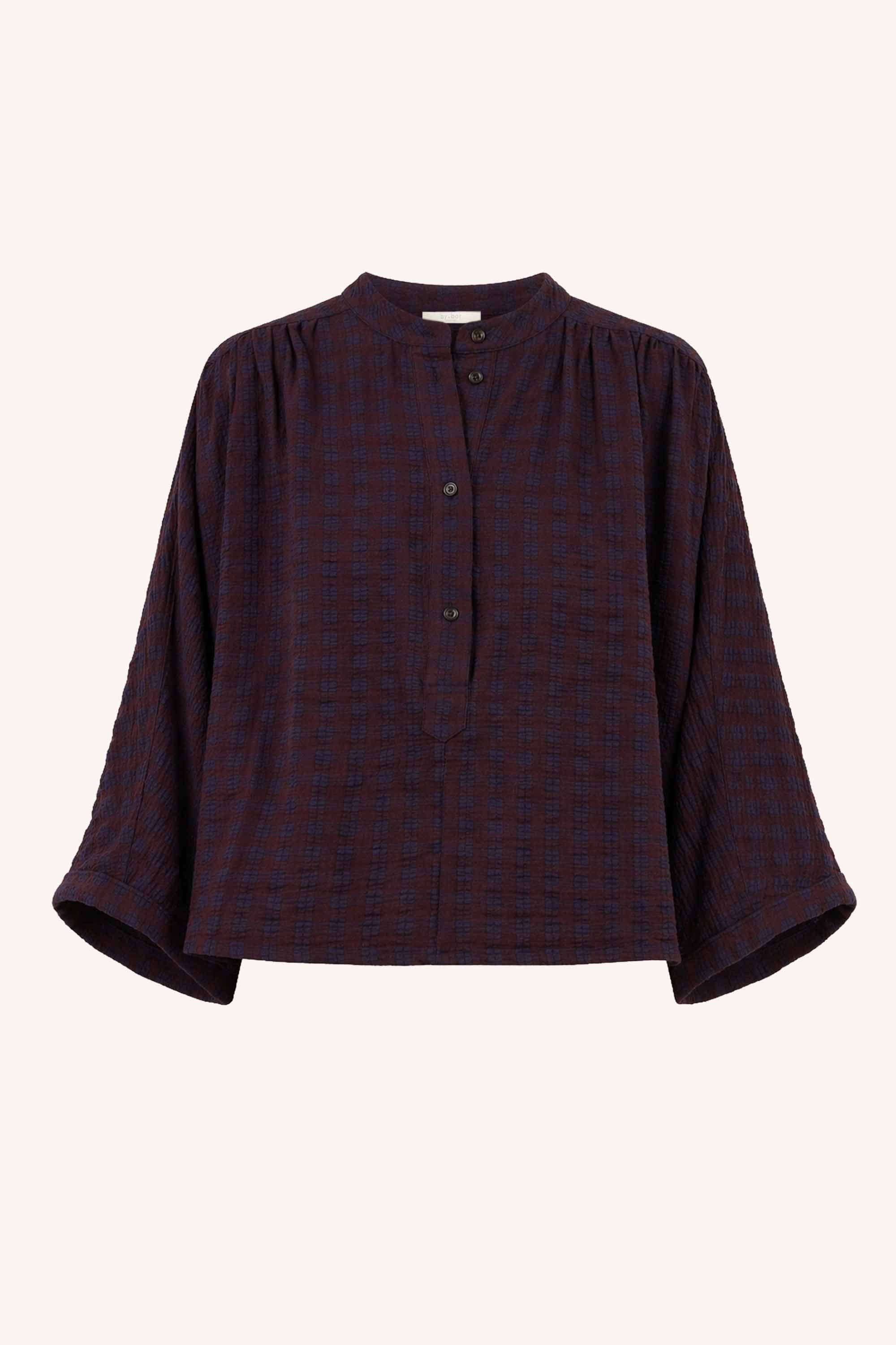 jess-blouse-wine-check-comfortabele draagervaring-knoopsluiting-ronde halslijn-by-bar-productfoto