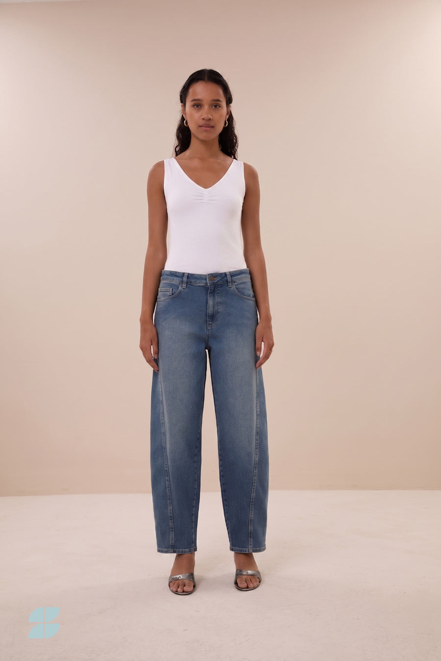 lia-singlet-off-white-comfortabele draagervaring-all-time classic-aansluitende fit-by-bar-vooraanzicht