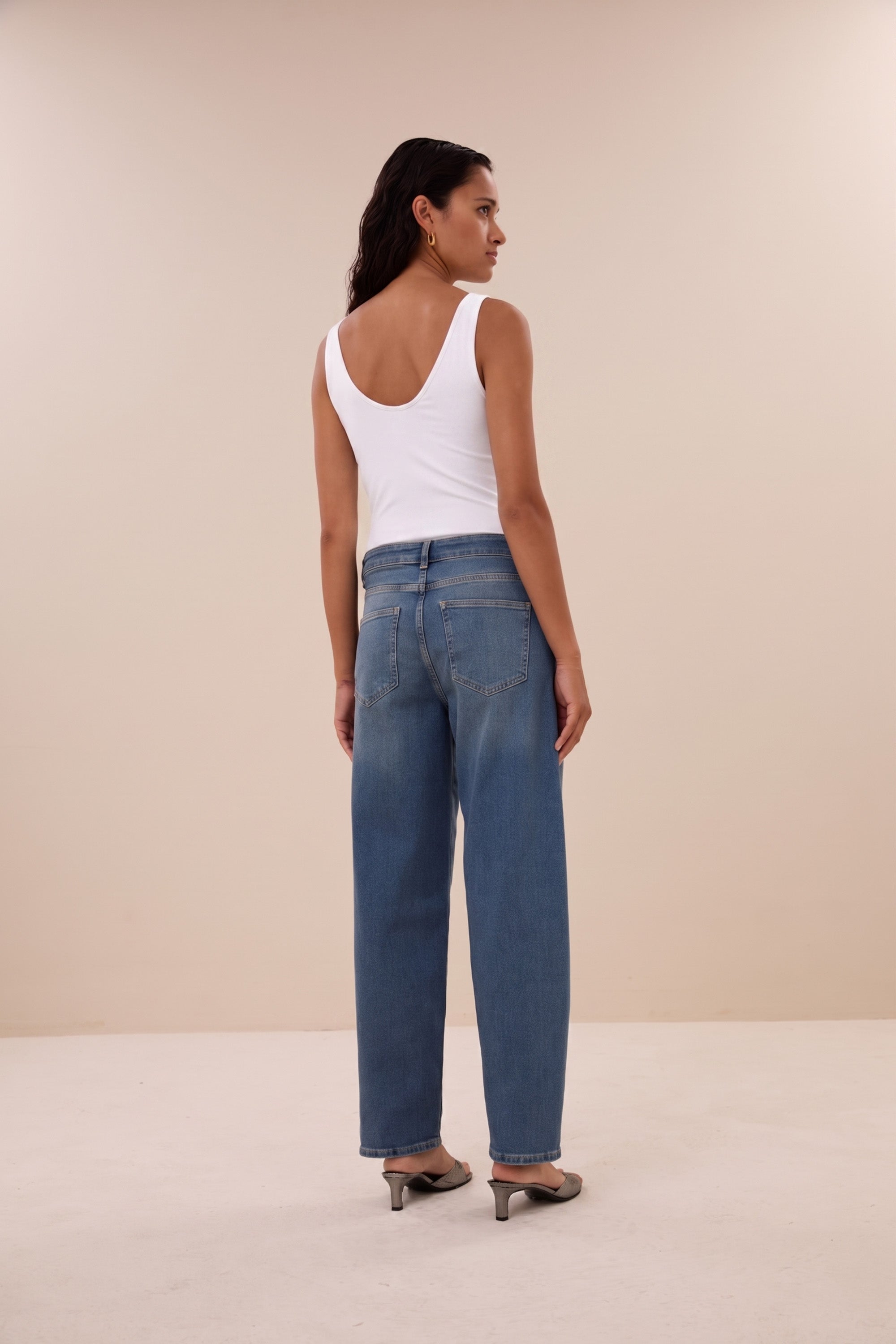 lia-singlet-off-white-comfortabele draagervaring-all-time classic-aansluitende fit-by-bar-achteraanzicht