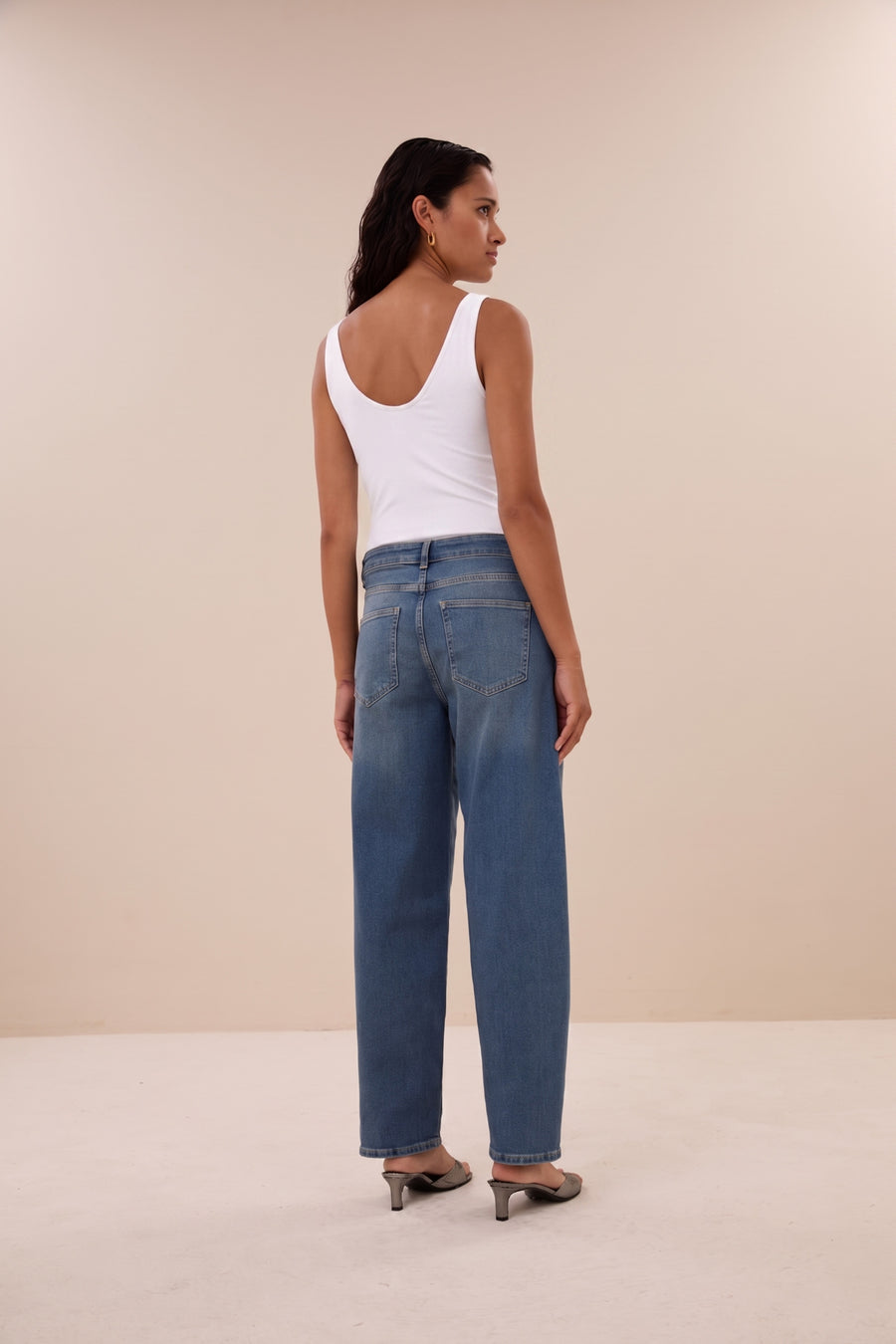 lia-singlet-off-white-comfortabele draagervaring-all-time classic-aansluitende fit-by-bar-achteraanzicht