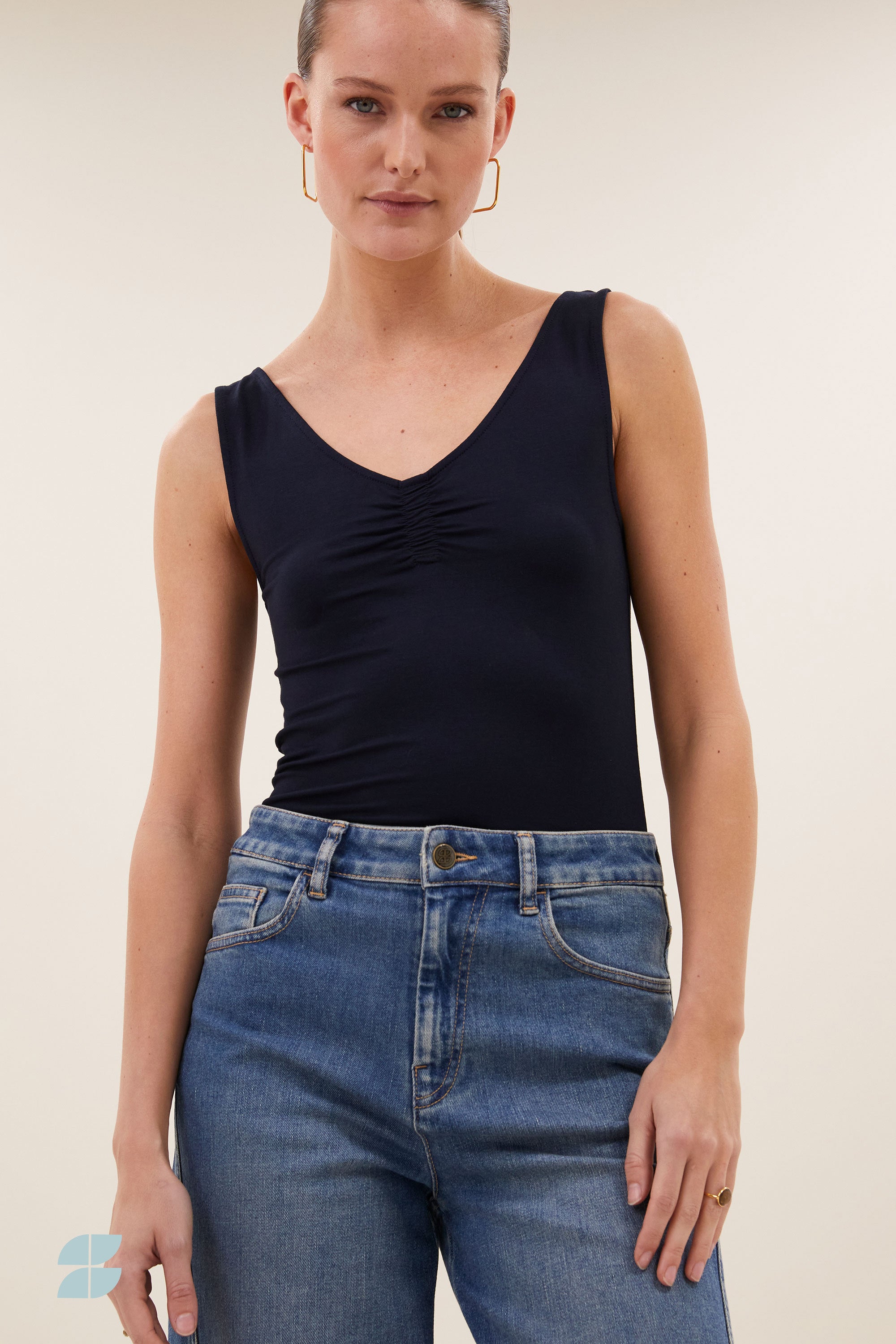 lia-singlet-dark-navy-comfortabele draagervaring-all-time classic-aansluitende fit-by-bar-detail