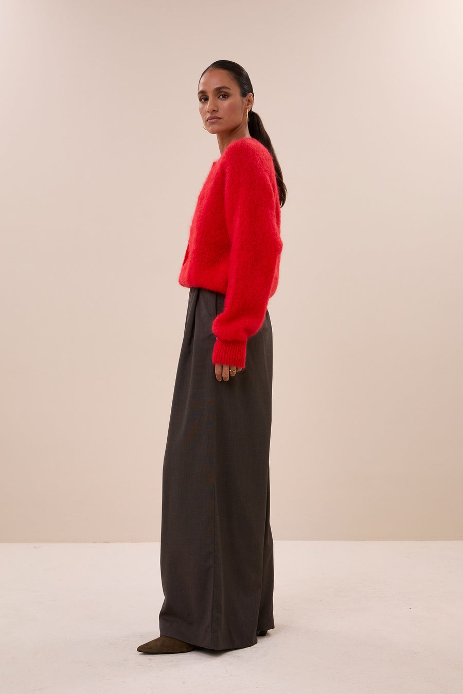 sian-cardigan-poppy-red-all-time classic-knoopsluiting-mix van mohair-by-bar-zijaanzicht