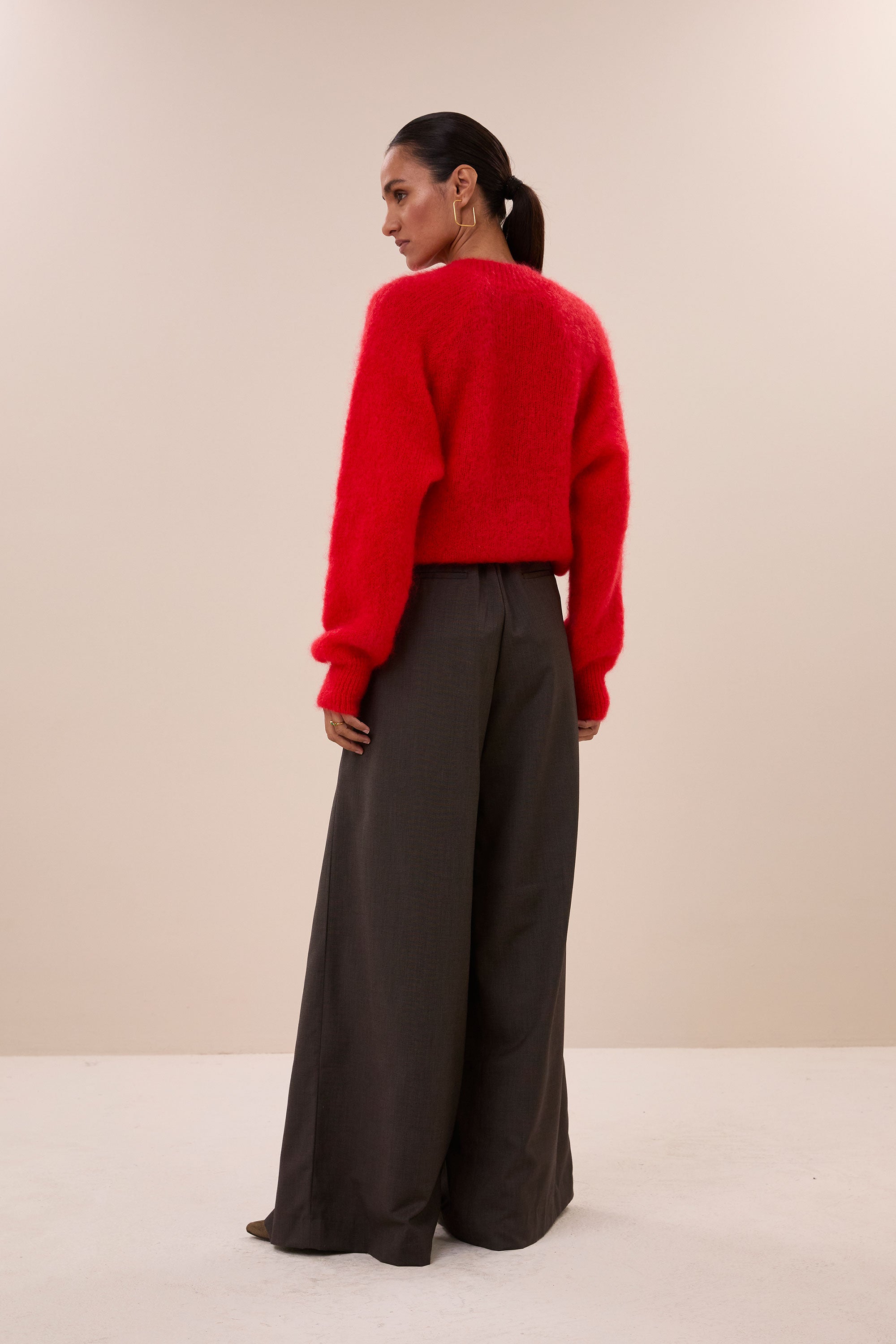 sian-cardigan-poppy-red-all-time classic-knoopsluiting-mix van mohair-by-bar-achteraanzicht