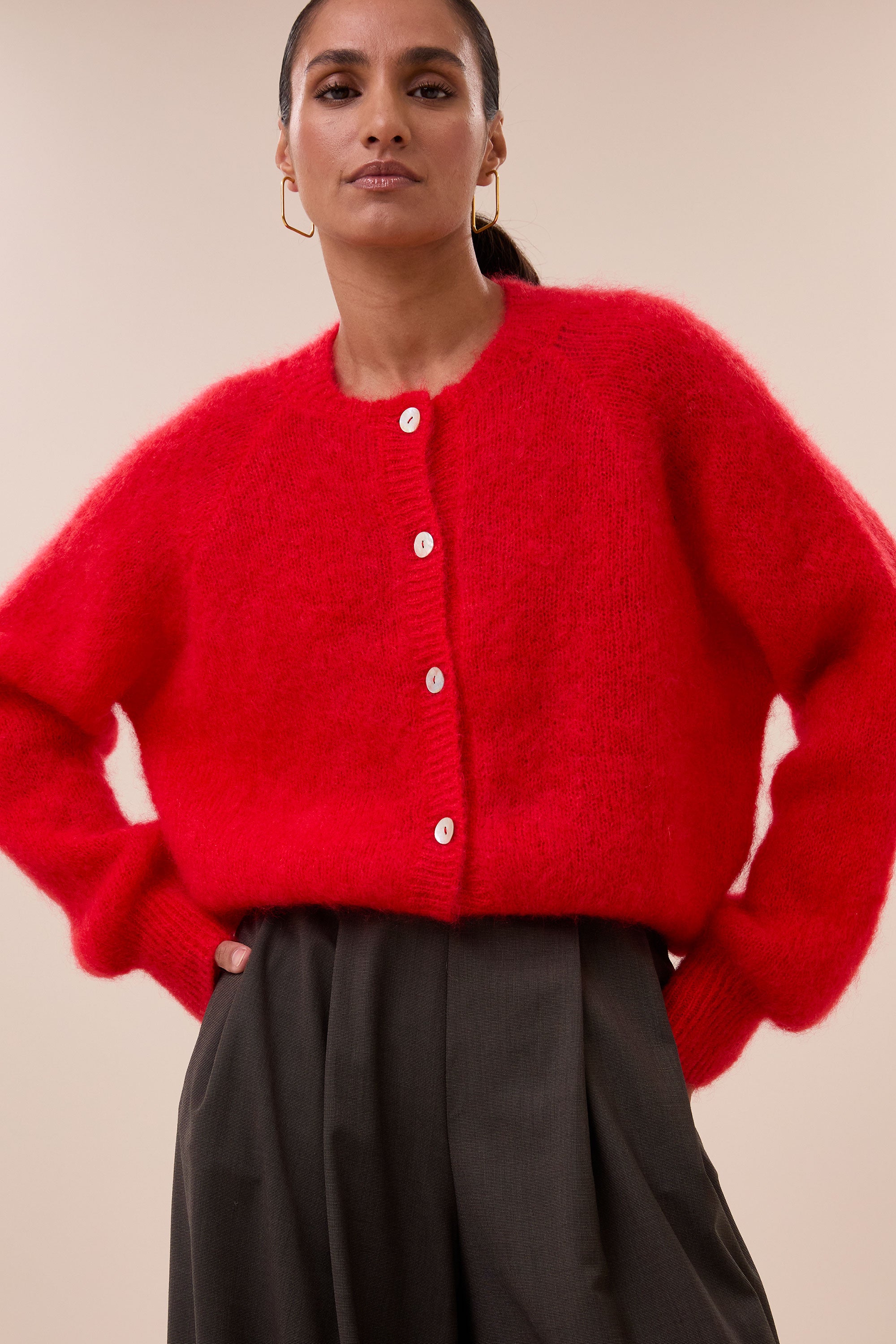 sian-cardigan-poppy-red-all-time classic-knoopsluiting-mix van mohair-by-bar-aanvullende-foto