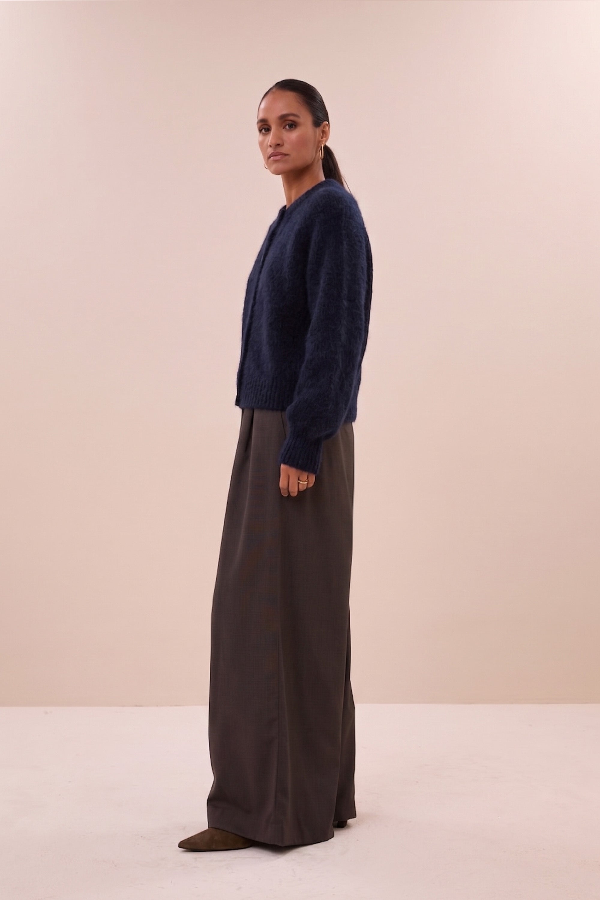 sian-cardigan-midnight-all-time classic-knoopsluiting-mix van mohair-by-bar-zijaanzicht