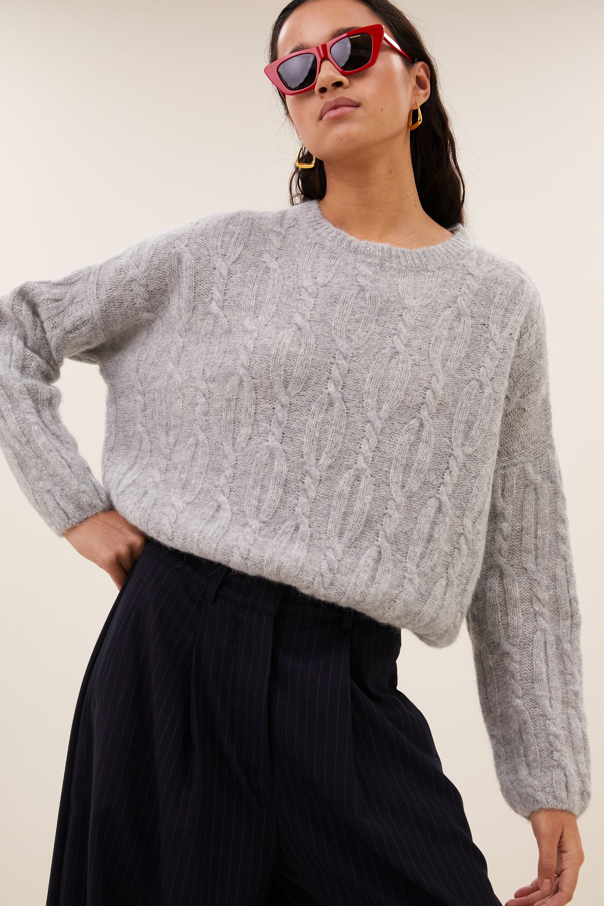 lora-pullover-grey-melee-alpacamix kwaliteit-ribgebreide randen-ronde halslijn-by-bar-detail