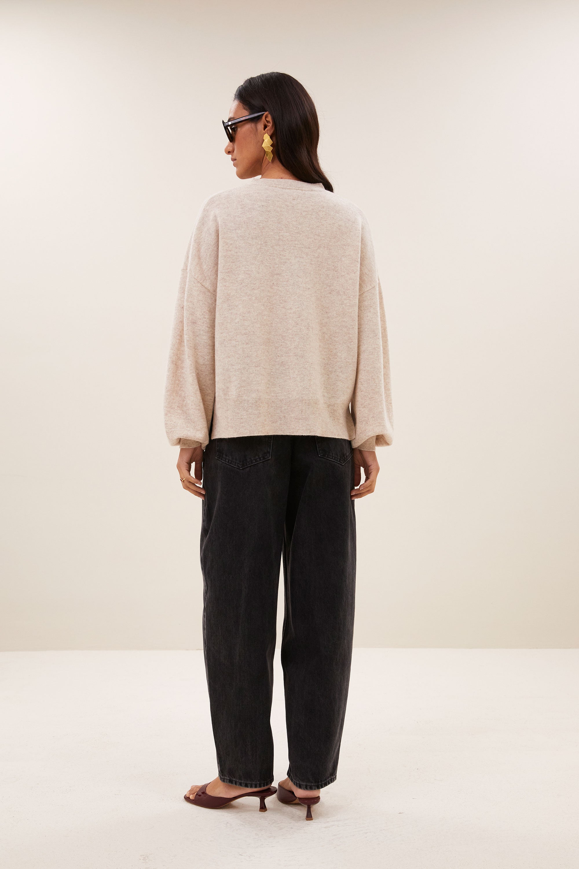 sammie-round-neck-pullover-oyster-melee-merino wol-comfortabele draagervaring-all-time classic-by-bar-achteraanzicht