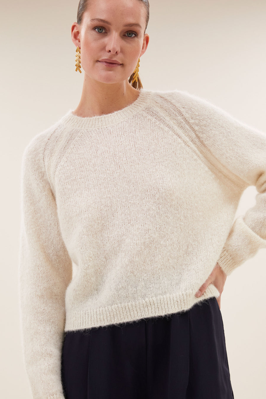 falon-pullover-off-white-alpacamix kwaliteit-all-time classic-ronde halslijn-by-bar-detail