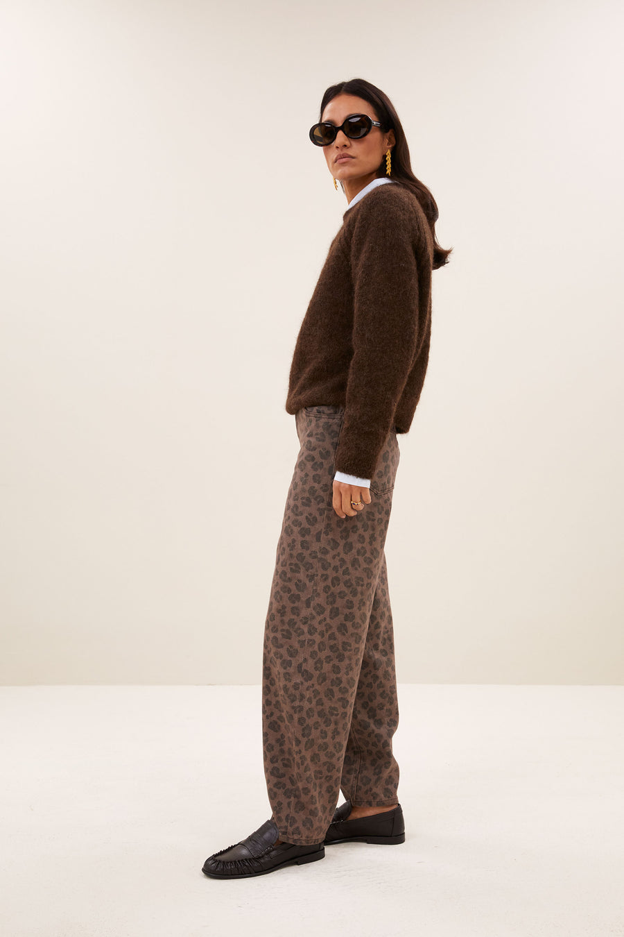 falon-pullover-deep-brown-alpacamix kwaliteit-all-time classic-ronde halslijn-by-bar-zijaanzicht