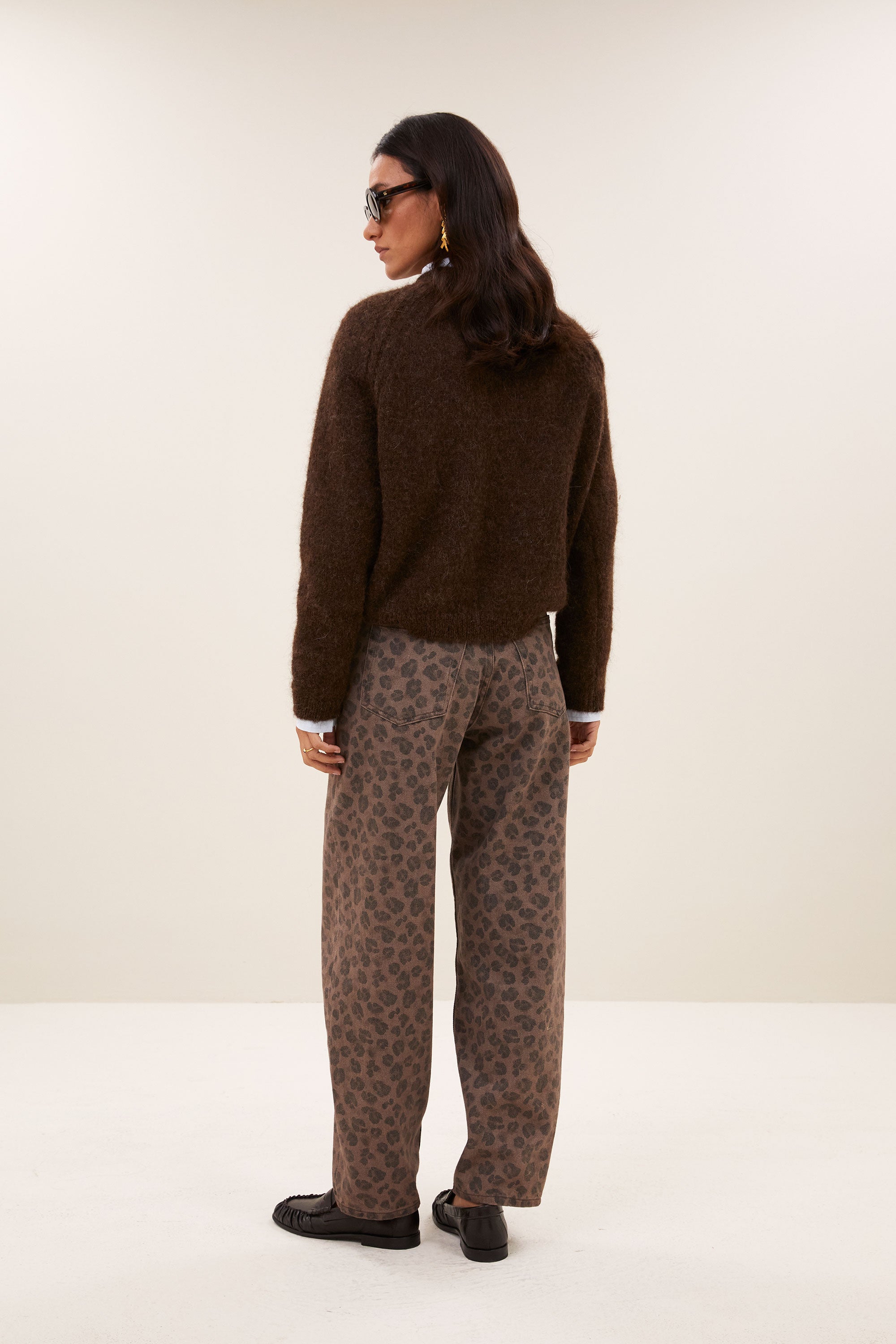falon-pullover-deep-brown-alpacamix kwaliteit-all-time classic-ronde halslijn-by-bar-achteraanzicht