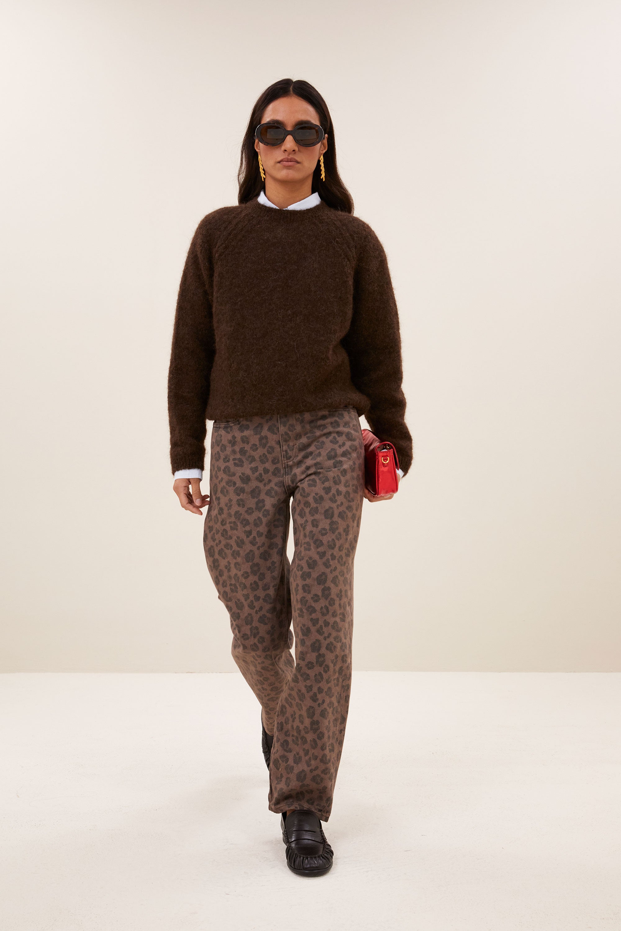 falon-pullover-deep-brown-alpacamix kwaliteit-all-time classic-ronde halslijn-by-bar-loop-shot