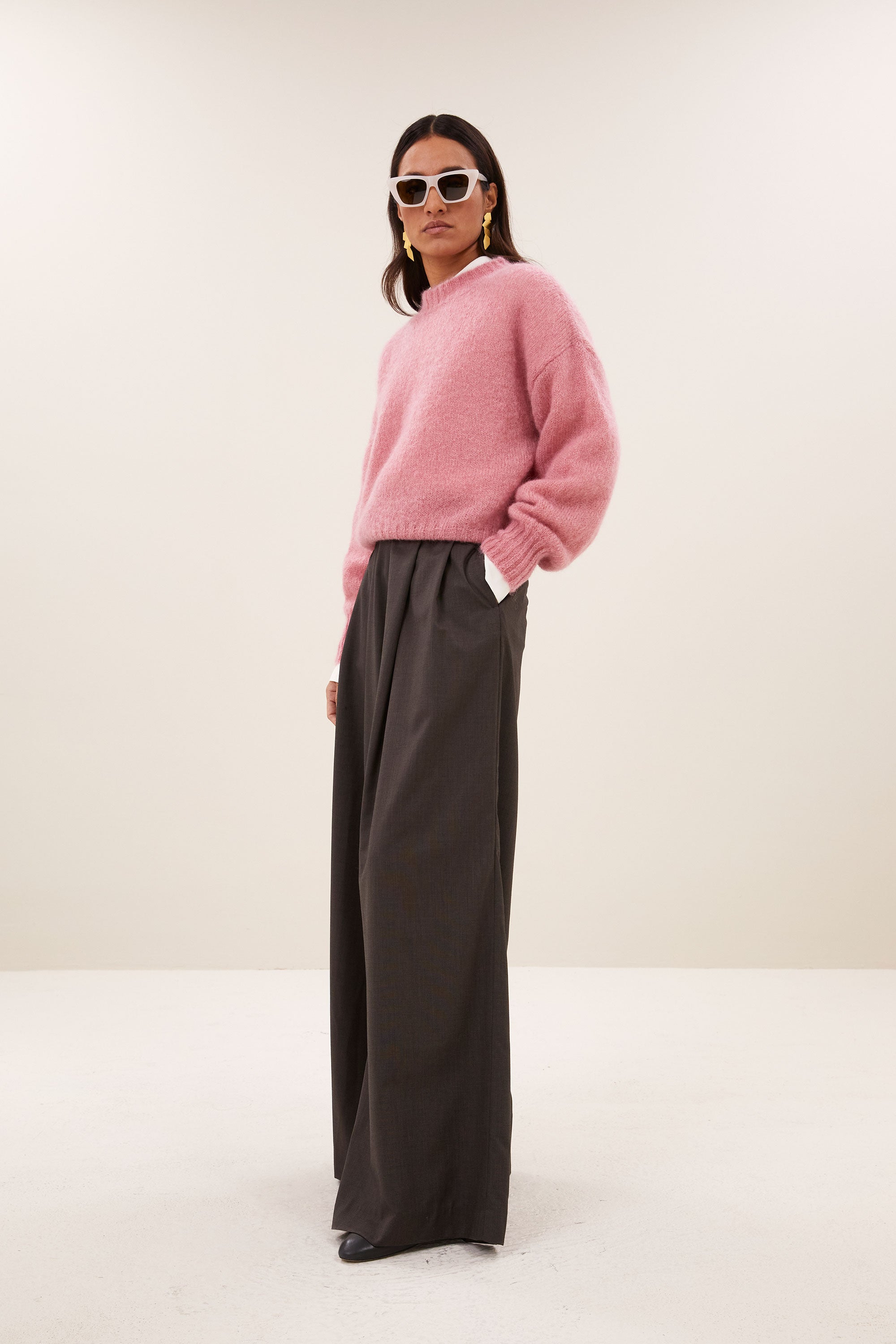 sonny-pullover-ash-rose-1-comfortabele draagervaring-gebreide patronen-must-have essential-by-bar-zijaanzicht