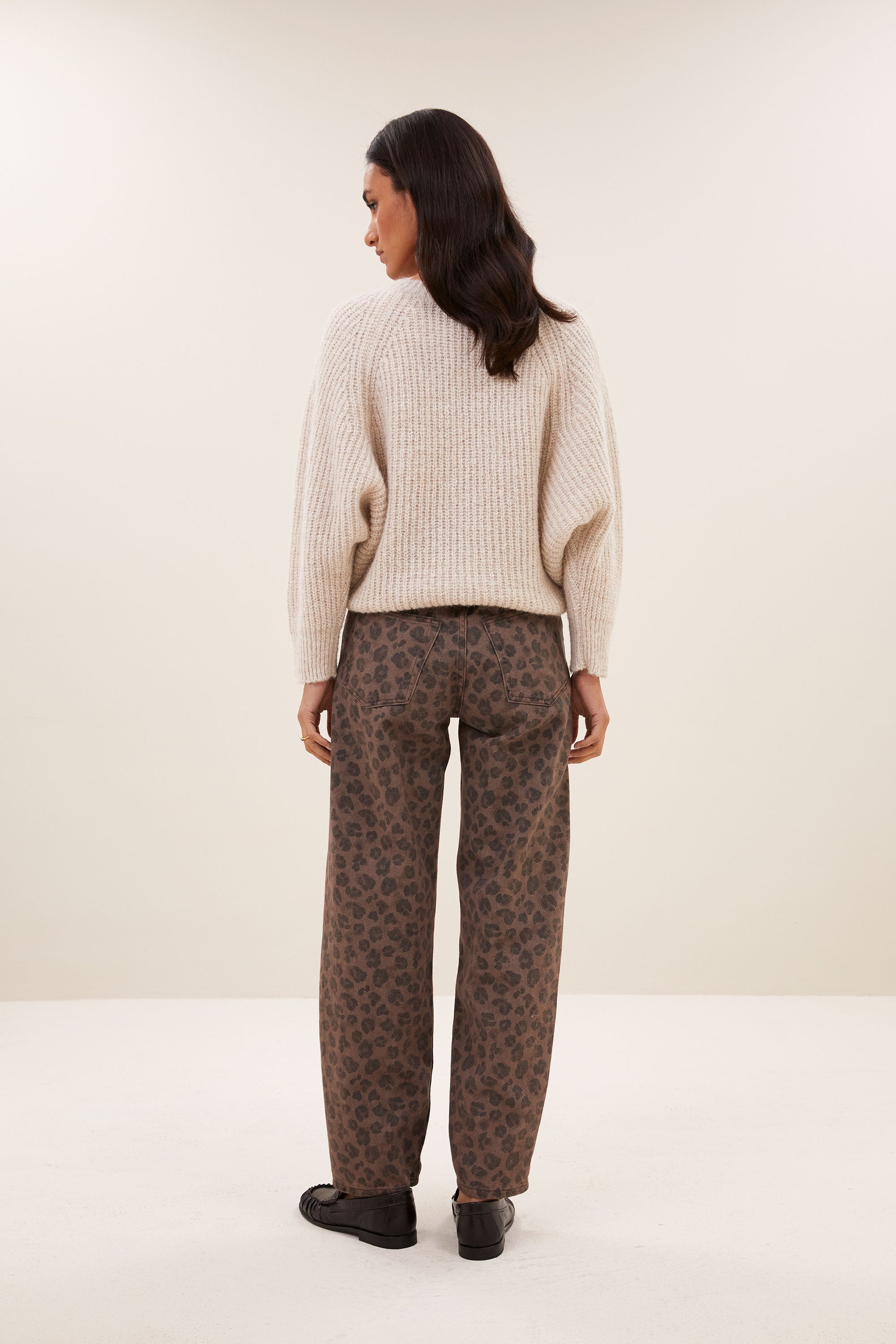 lune-pullover-chalk-all-time classic-ribpatroon-v-halslijn-by-bar-achteraanzicht