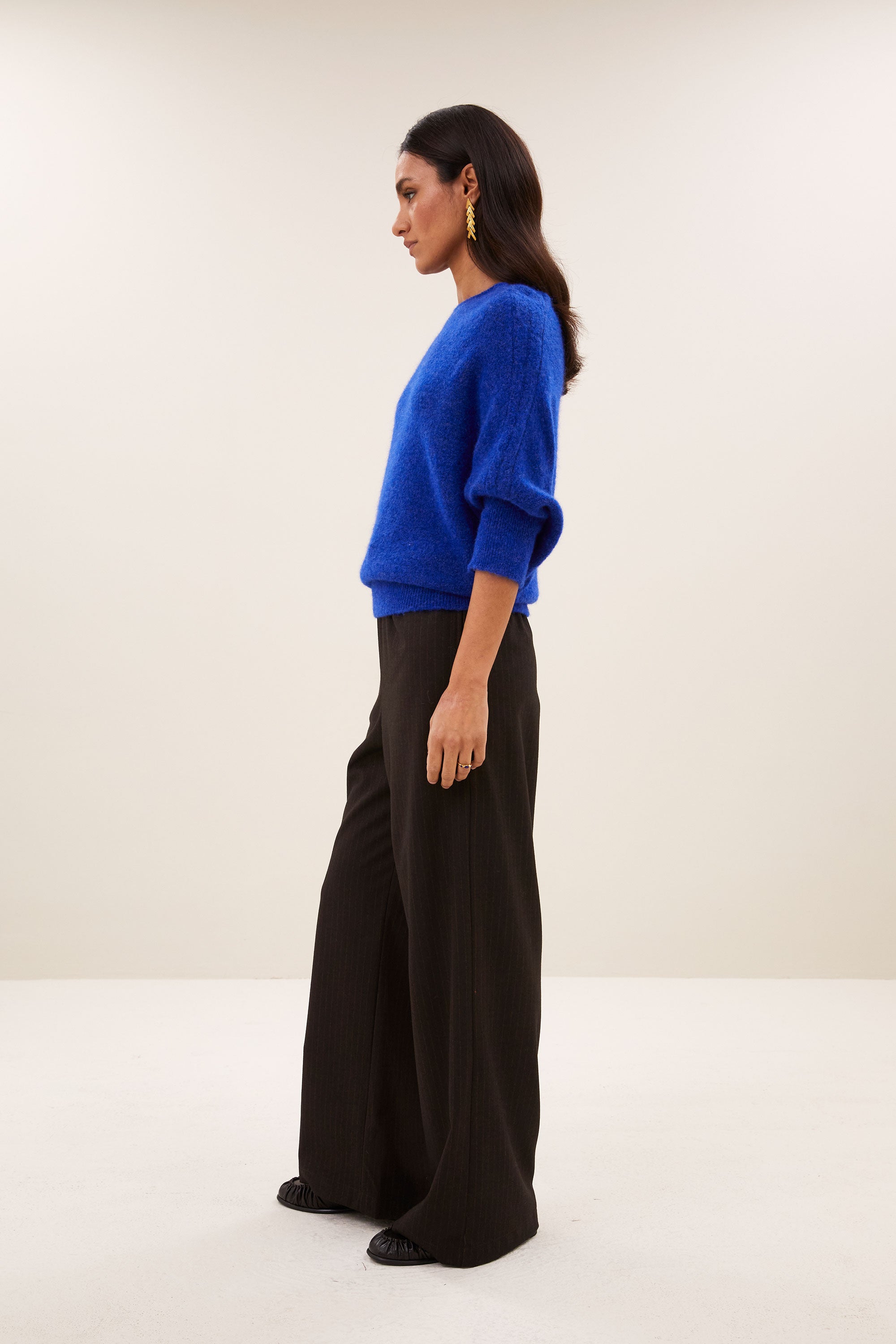 kyoto-pullover-queens-blue-alpacamix kwaliteit-all-time classic-ronde halslijn-by-bar-zijaanzicht