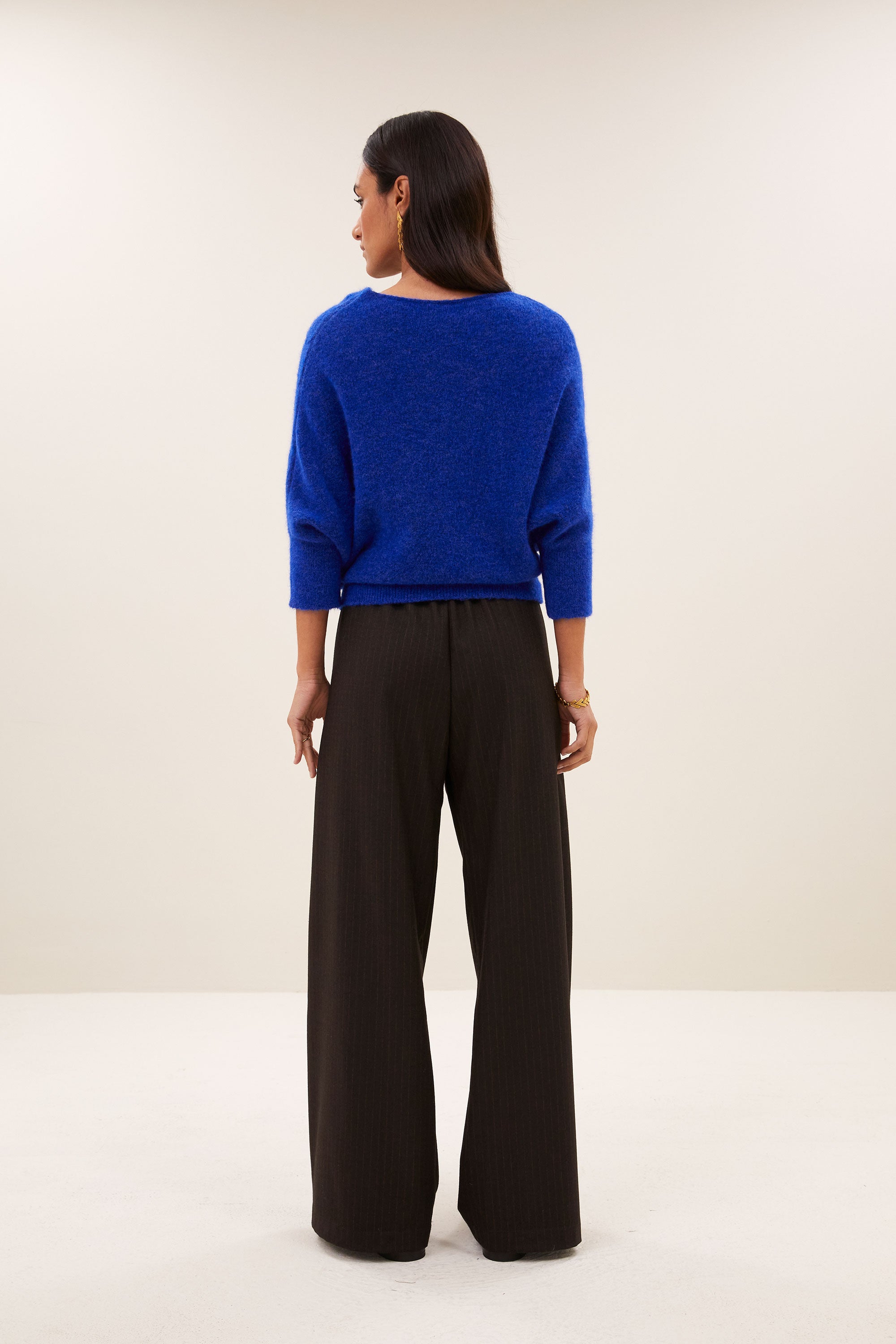 kyoto-pullover-queens-blue-alpacamix kwaliteit-all-time classic-ronde halslijn-by-bar-achteraanzicht