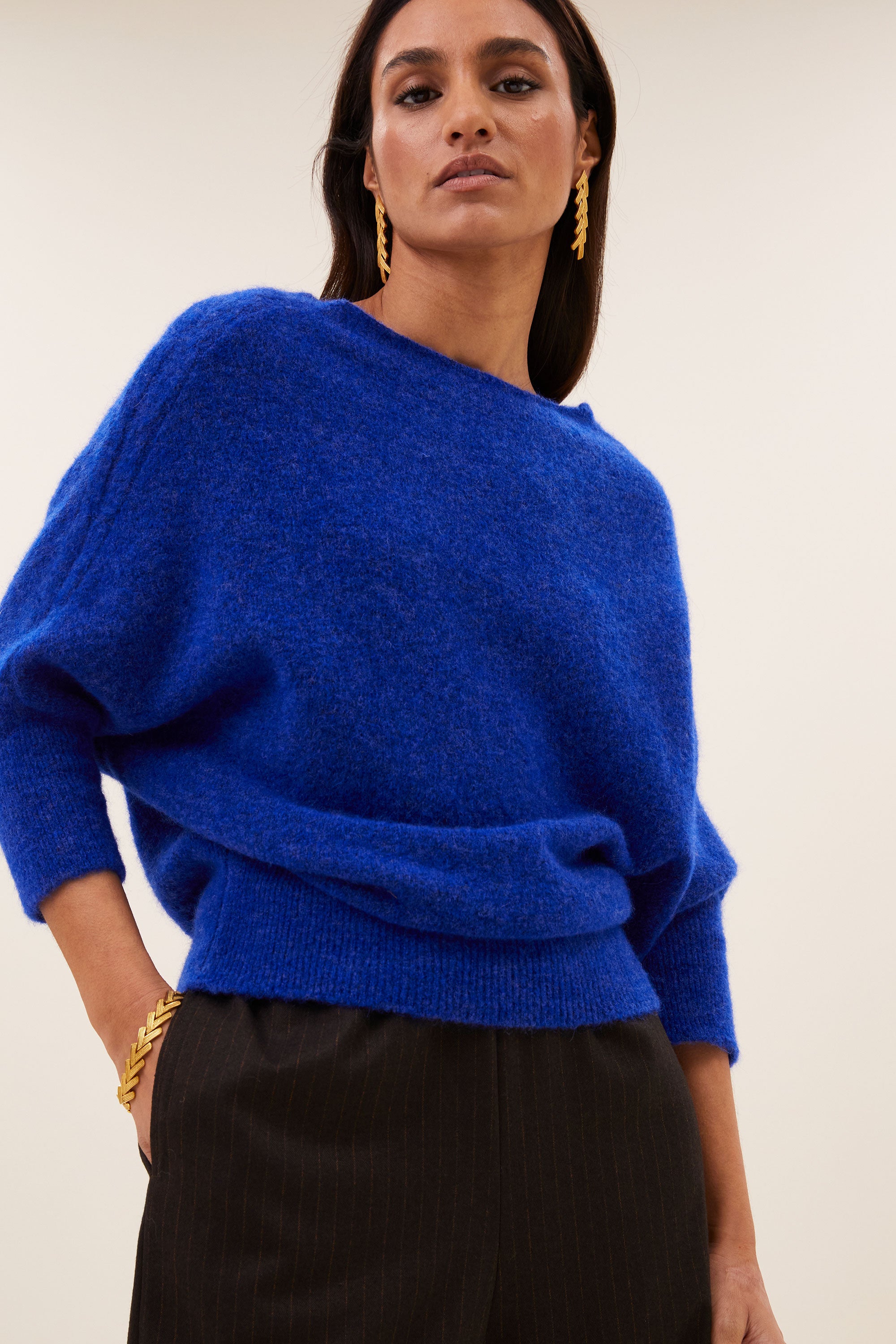 kyoto-pullover-queens-blue-alpacamix kwaliteit-all-time classic-ronde halslijn-by-bar-detail