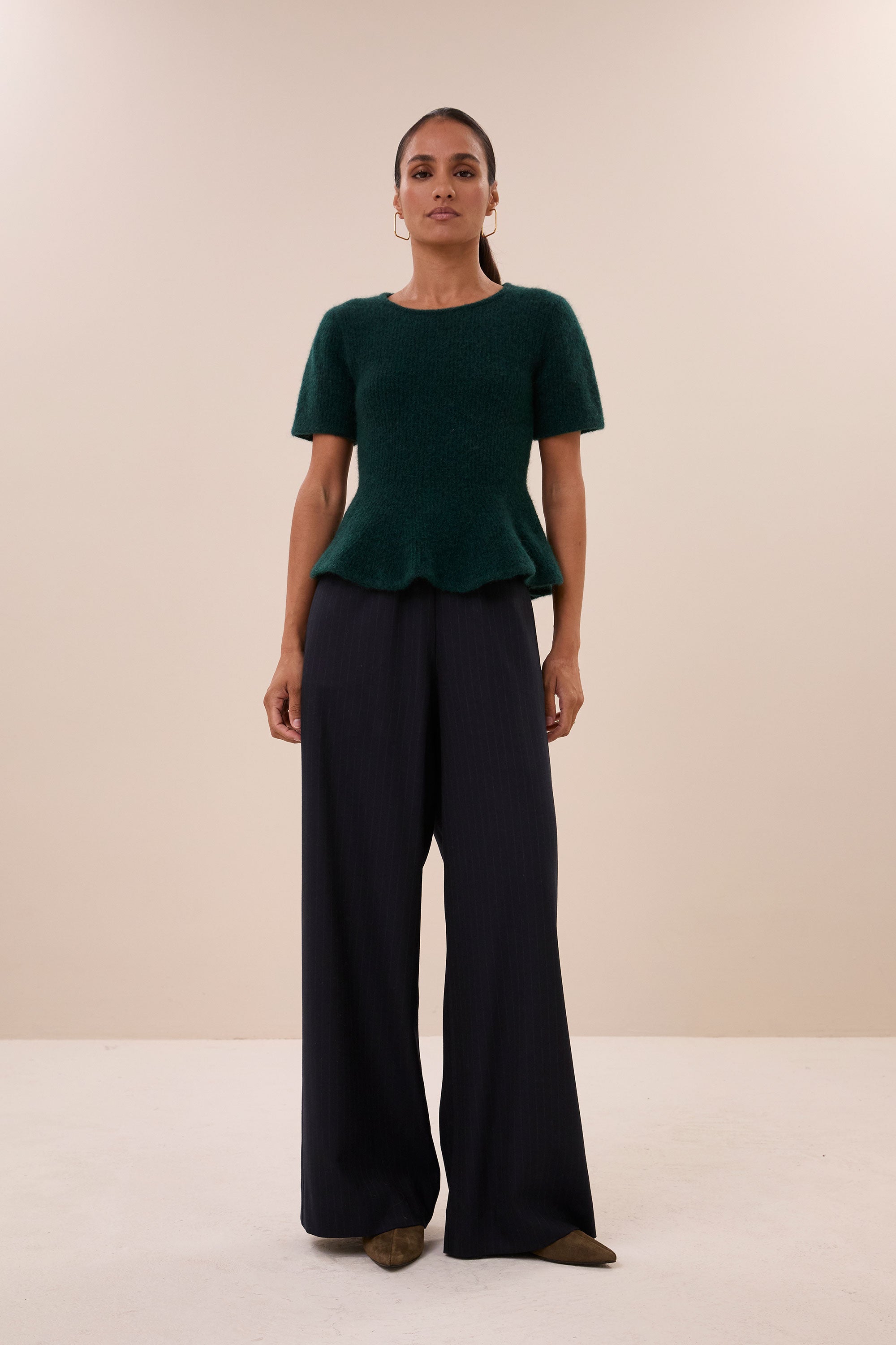 dolly-pullover-dark-green-alpacamix kwaliteit-all-time classic-ronde halslijn-by-bar-sfeerbeeld
