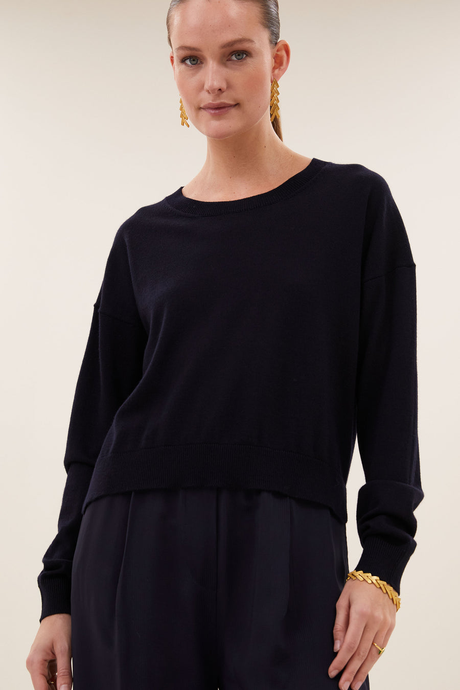 duke-pullover-midnight-merino wol-all-time classic-ronde halslijn-by-bar-detail
