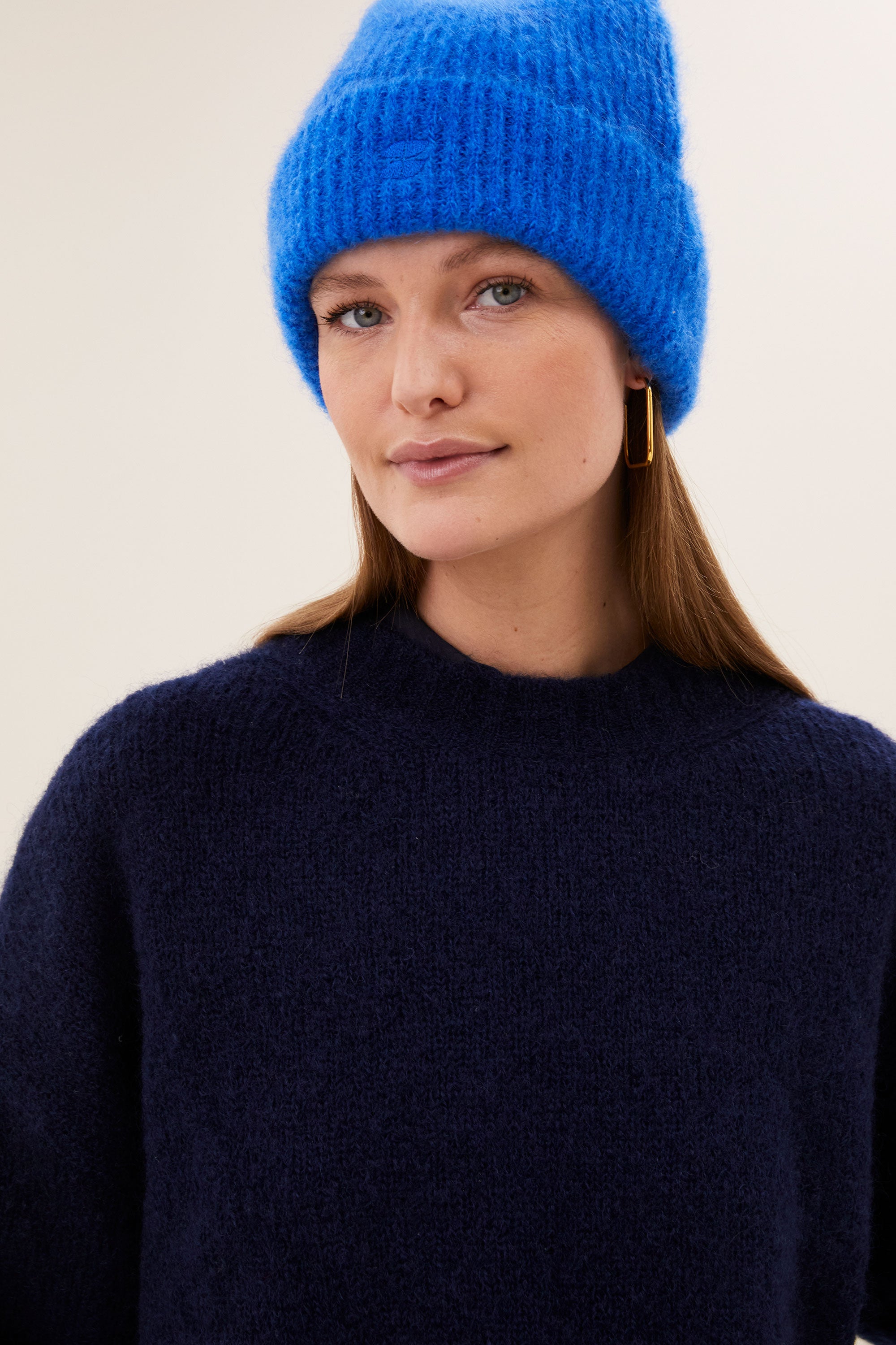 logo-beanie-kingsblue-casual fit-mix van mohair-by-bar-sfeerbeeld