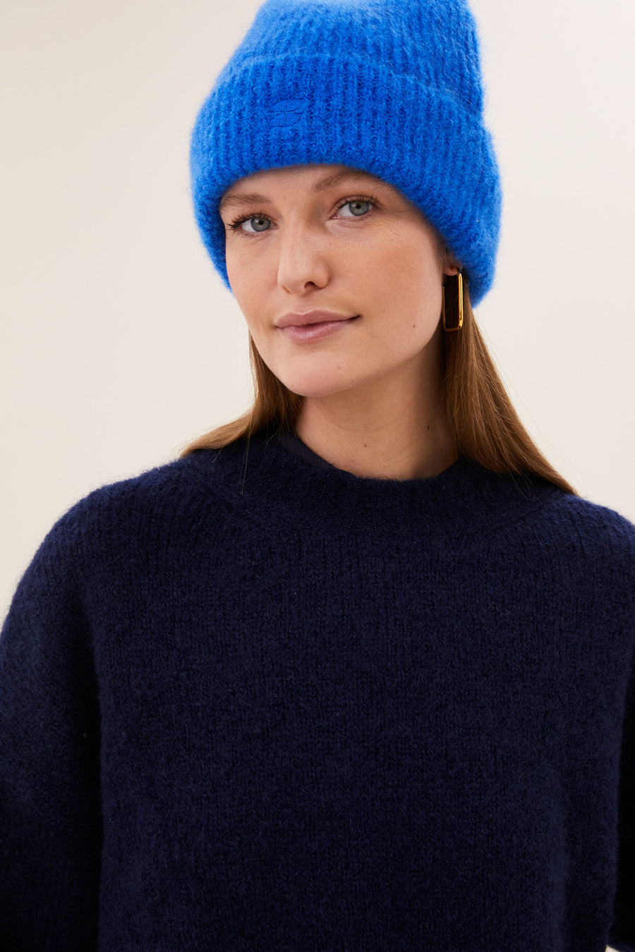 logo-beanie-kingsblue-casual fit-mix van mohair-by-bar-sfeerbeeld