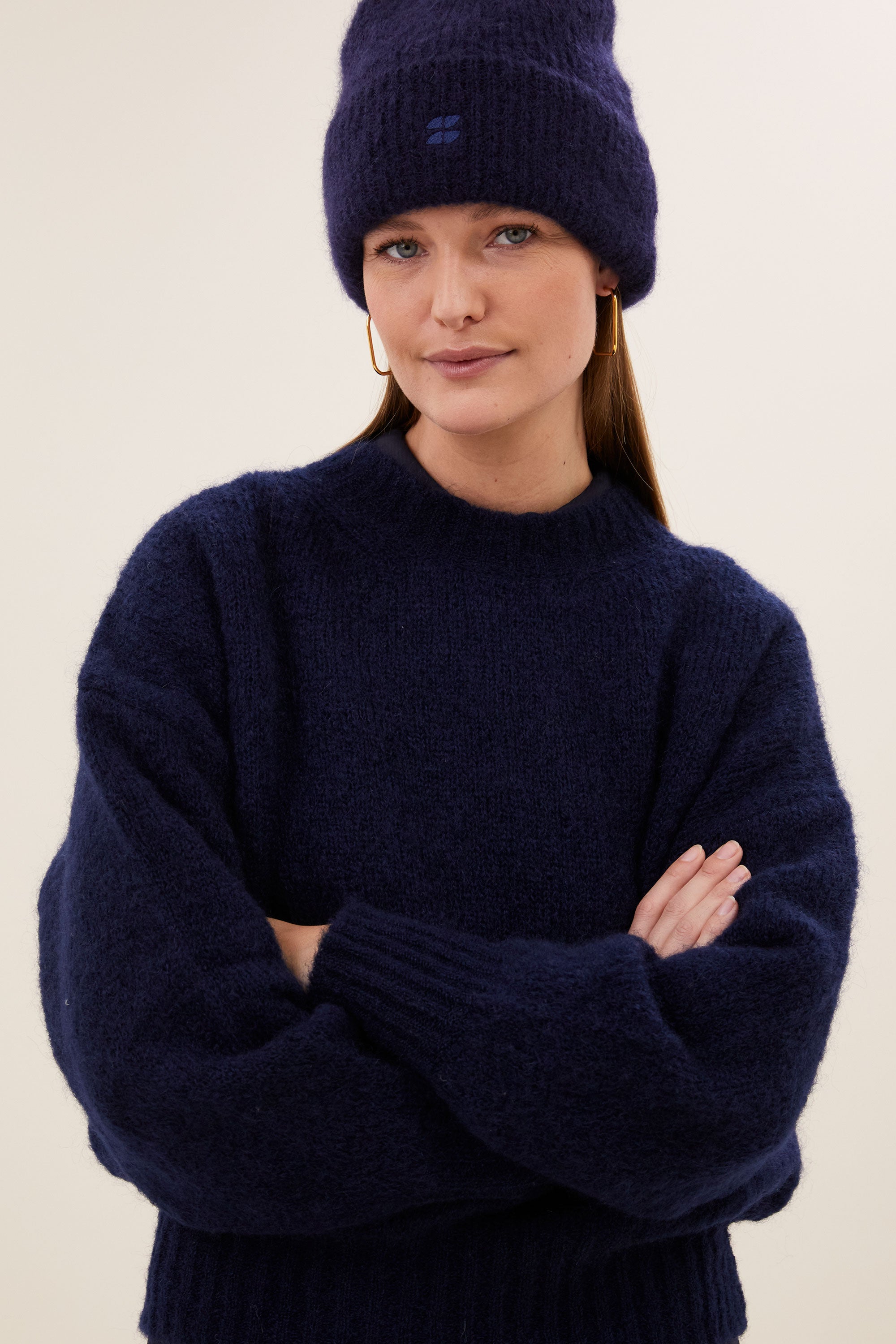 logo-beanie-midnight-1-casual fit-mix van mohair-by-bar-sfeerbeeld