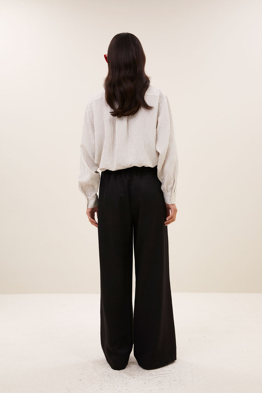 pelle-metallic-pants-black-all-time classic-elastieken band-gemaakt door weefspecialist-by-bar-achteraanzicht