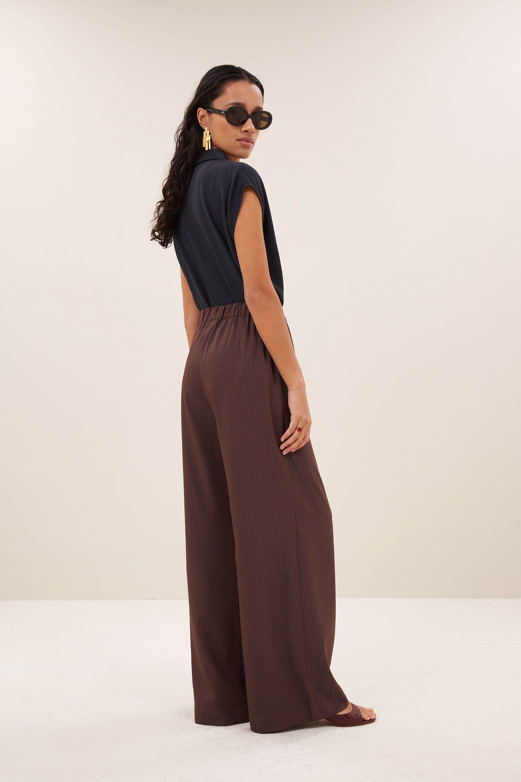 celin-tan-stripe-pants-tanning-stripe-verborgen steekzakken-hoge taille-gerecycled polyester-by-bar-achteraanzicht