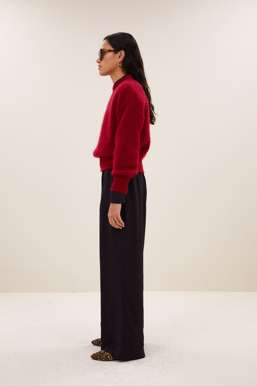 benji-wide-stripe-pants-wine-stripe-comfortabele draagervaring-all-time classic-plooien-by-bar-zijaanzicht