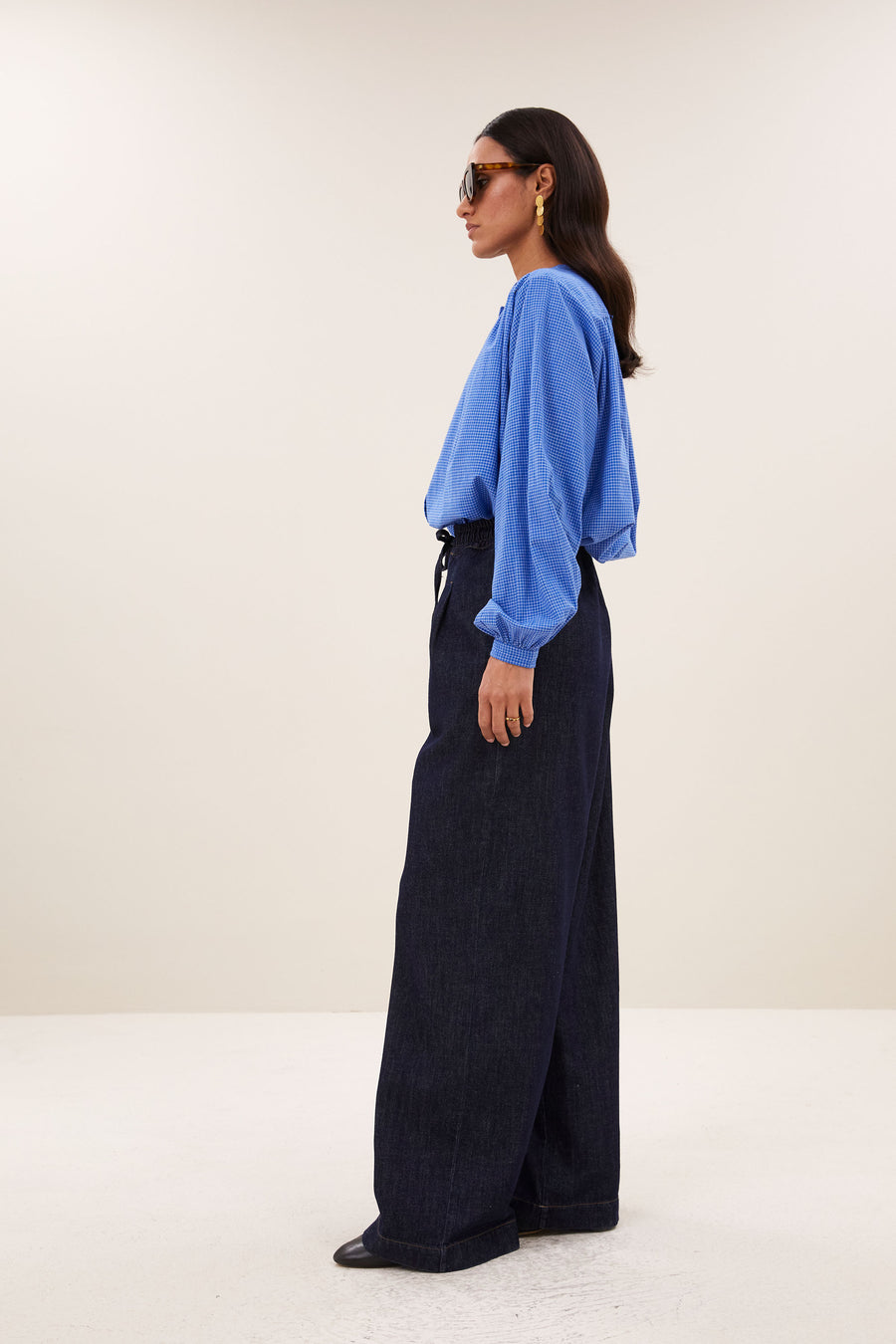 jaxx-pants-dark-denim-all-time classic-katoen kwaliteit-gemaakt door weefspecialist-by-bar-zijaanzicht