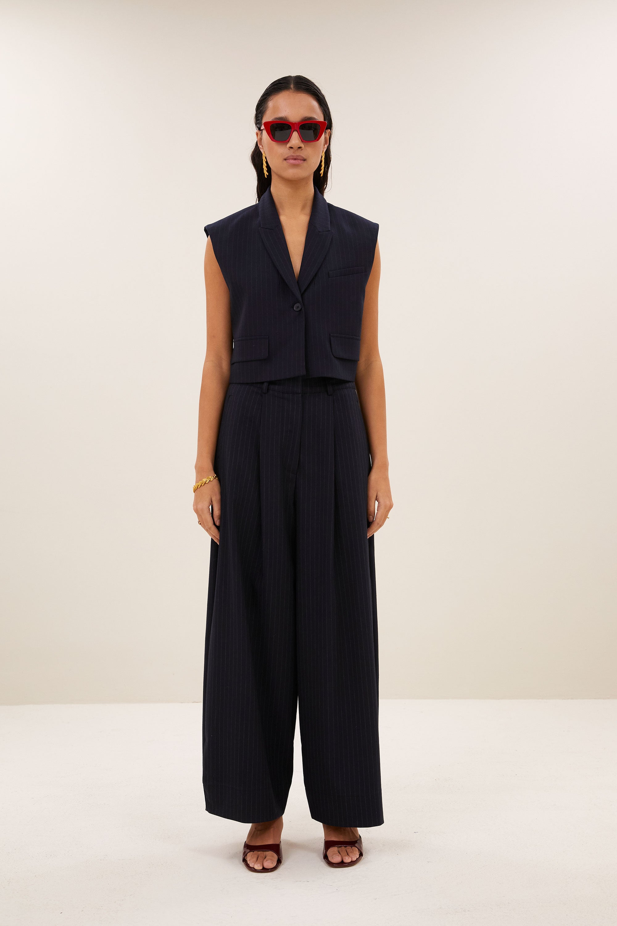 frida-pinstripe-pants-midnight-all-time classic-hoge taille-plooien-by-bar-vooraanzicht