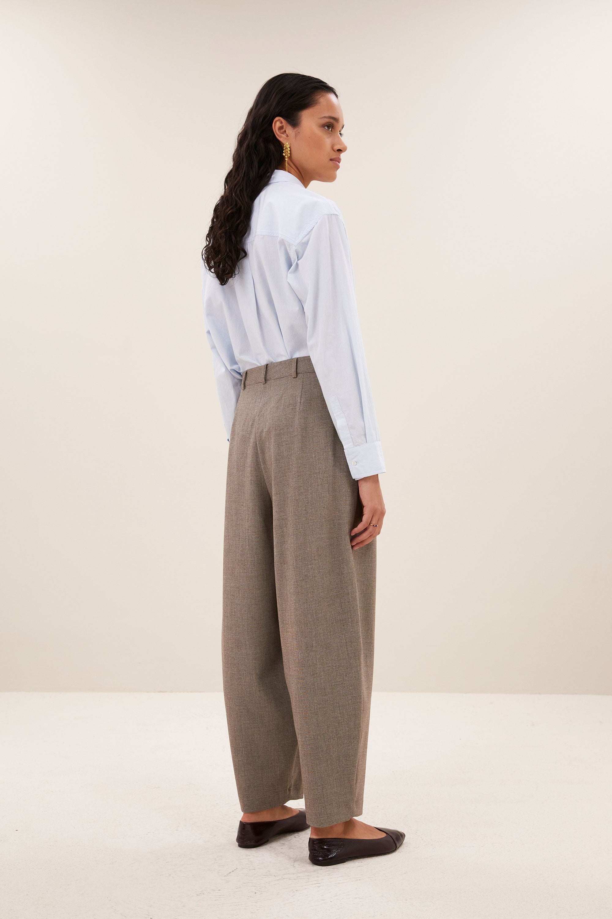 edda-pants-biscuit-melee-all-time classic-gerecycled polyester-ritssluiting-by-bar-achteraanzicht