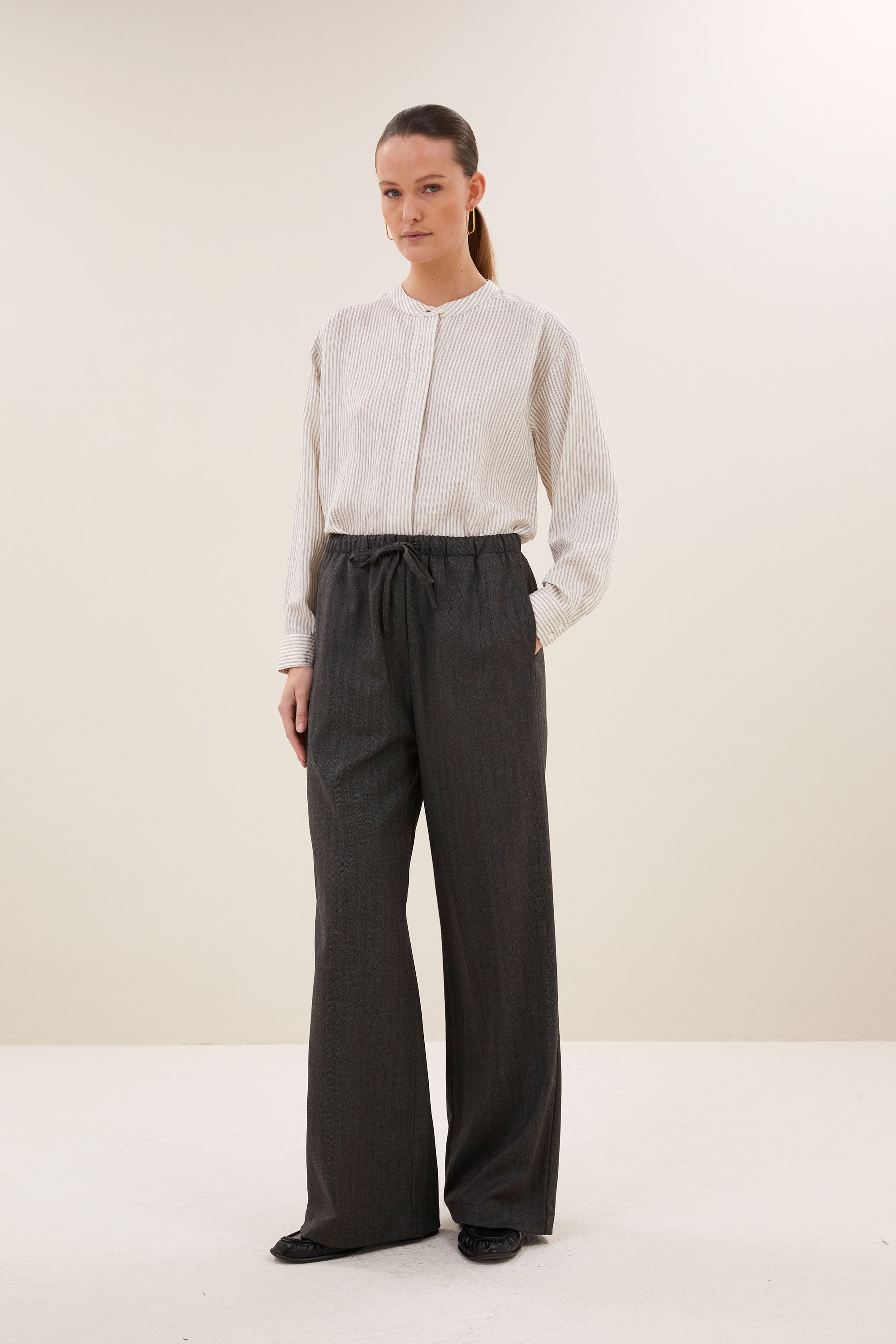 pelle-herringbone-pants-black-herringbone-all-time classic-gemaakt door weefspecialist-must-have essential-by-bar-vooraanzicht