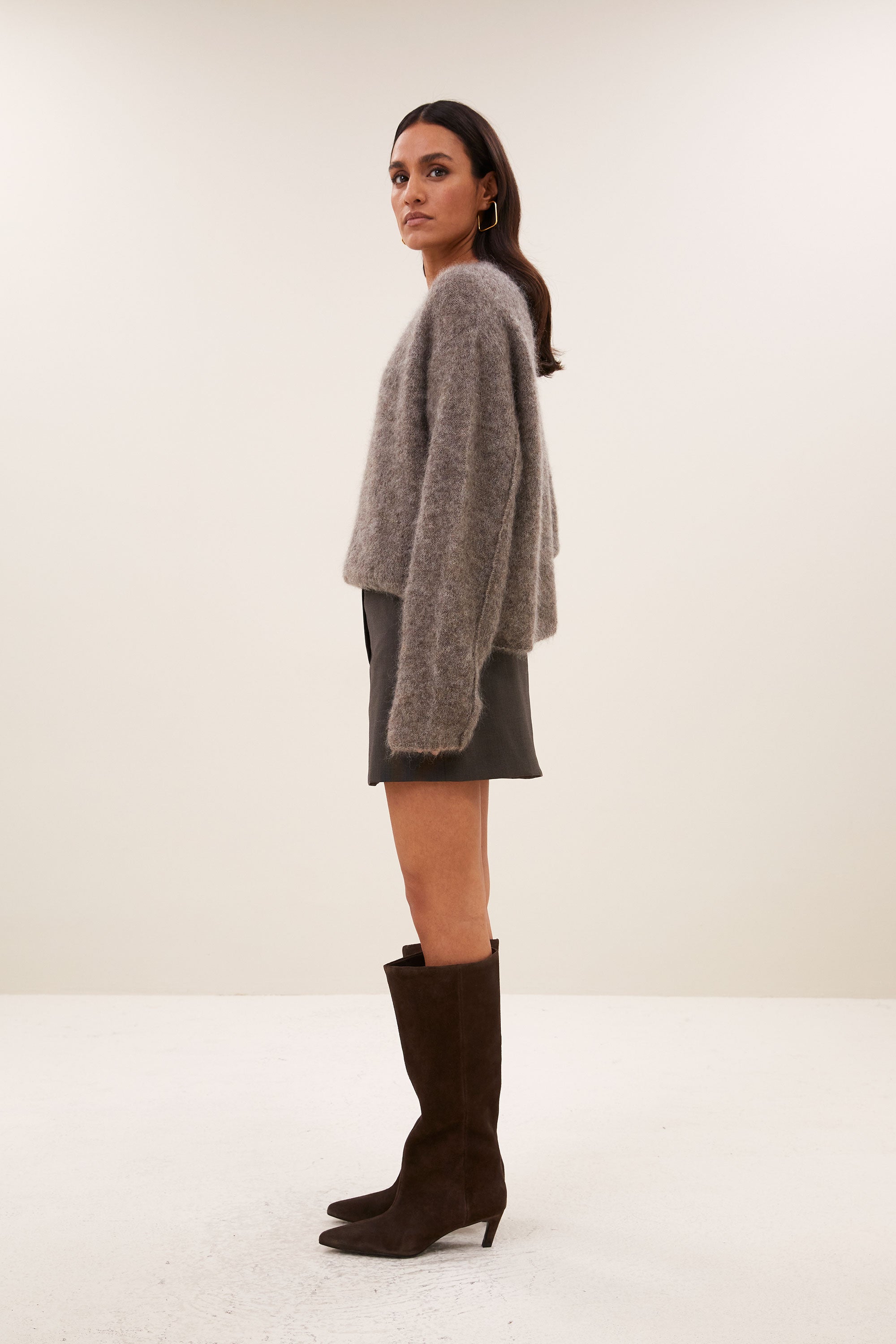 ginny-skirt-dark-brown-all-time classic-gemaakt door weefspecialist-ritssluiting-by-bar-zijaanzicht