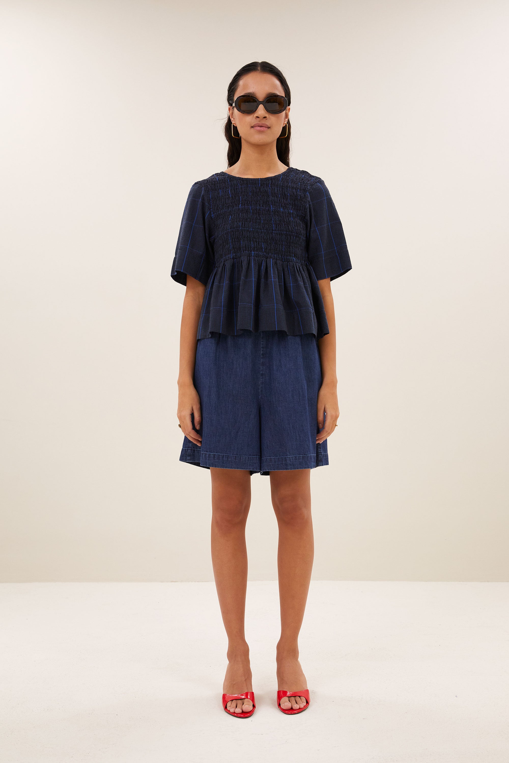 mack-denim-shorts-dark-denim-comfortabele draagervaring-plooien-draagbaar als set-by-bar-detail