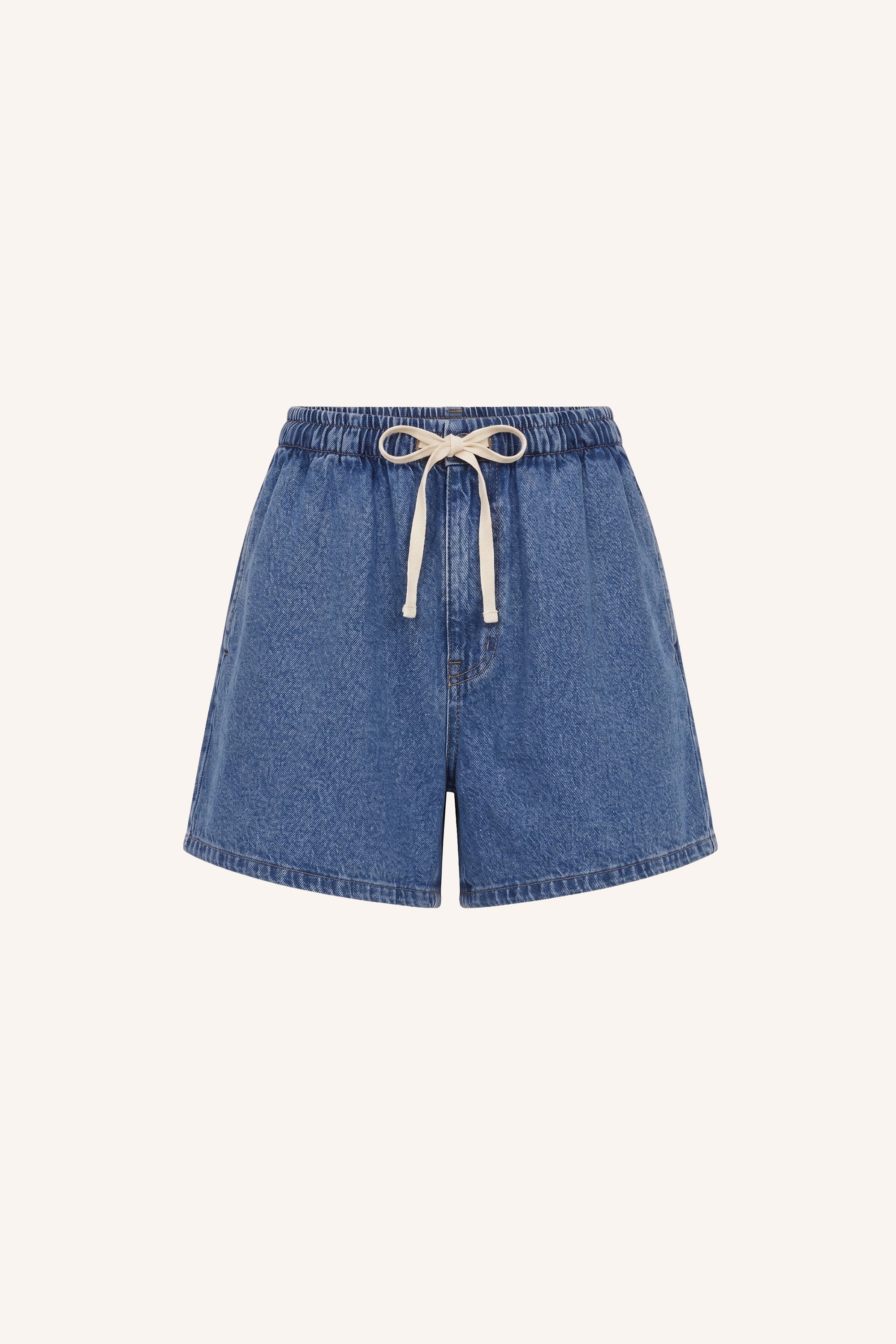 misa-denim-shorts-medium-denim-comfortabele pasvorm-elastieken band-draagbaar als set-by-bar-zijaanzicht