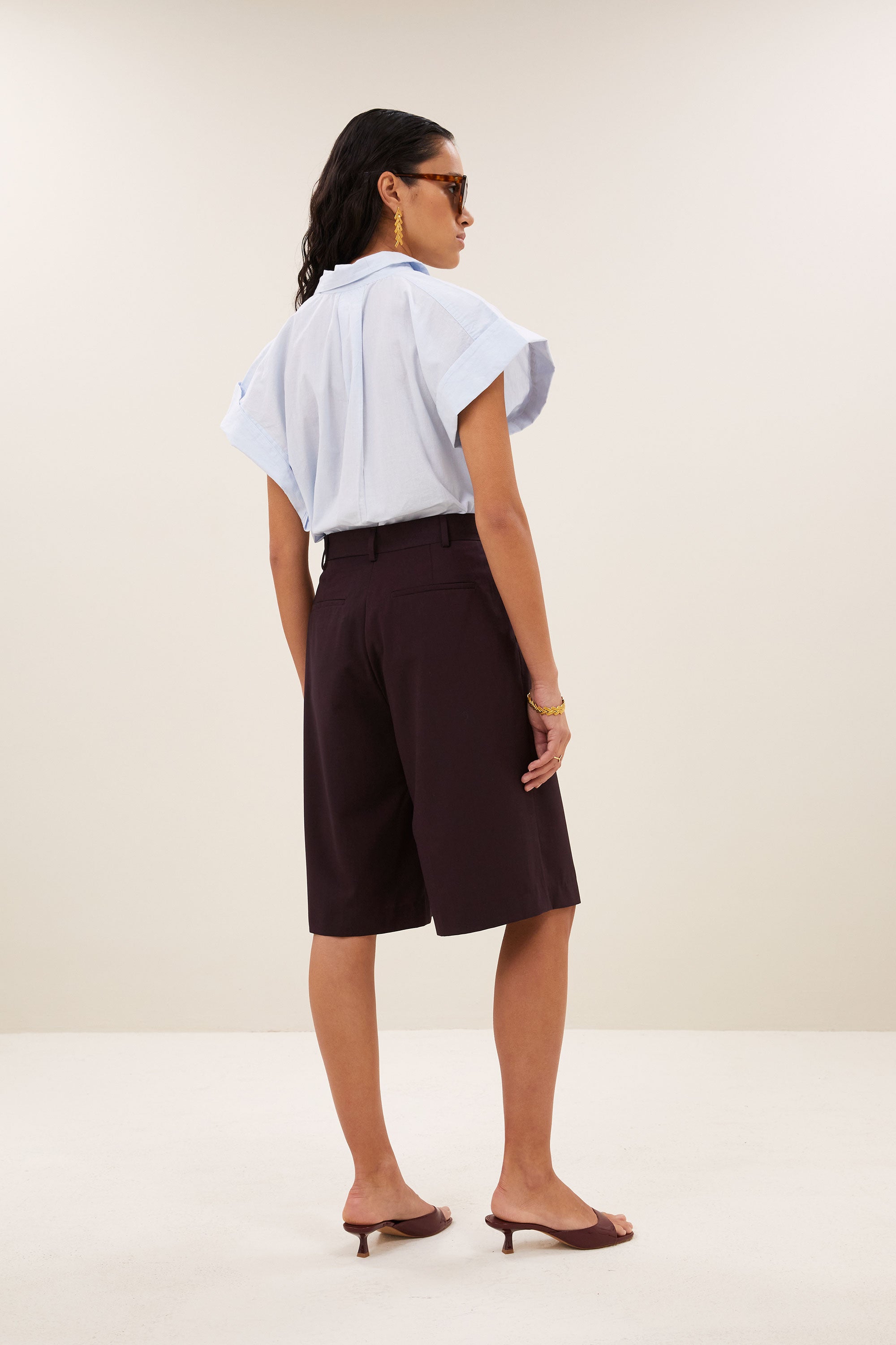 finn-bermuda-shorts-dark-wine-all-time classic-must-have essential-plooien-by-bar-achteraanzicht